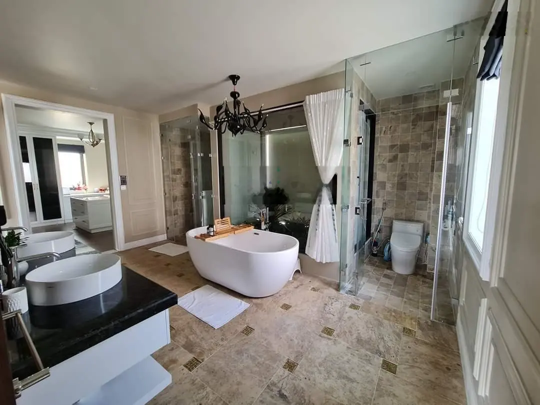 Biệt thự Liên Phường - Tìm chủ mới - Nhà rất đẹp xem là mê - DT: 270m2 - giá chỉ: 33 tỷ