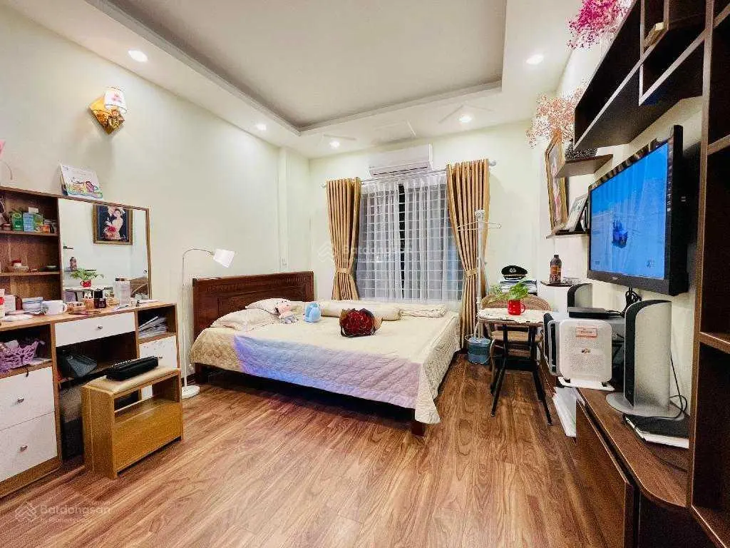Bán nhà đẹp Nam Đồng, ô tô gần, an sinh đỉnh, nhà đẹp nội thất xịn, ở + cho thuê, 45m2 chỉ 6.3 tỷ