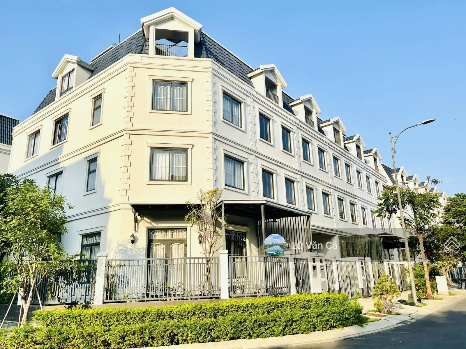 Bán gấp căn góc sân vườn 2 mặt tiền view gần hồ Lakeview City DT 165m2 HĐMB giá 24tỷ LH 0907860179