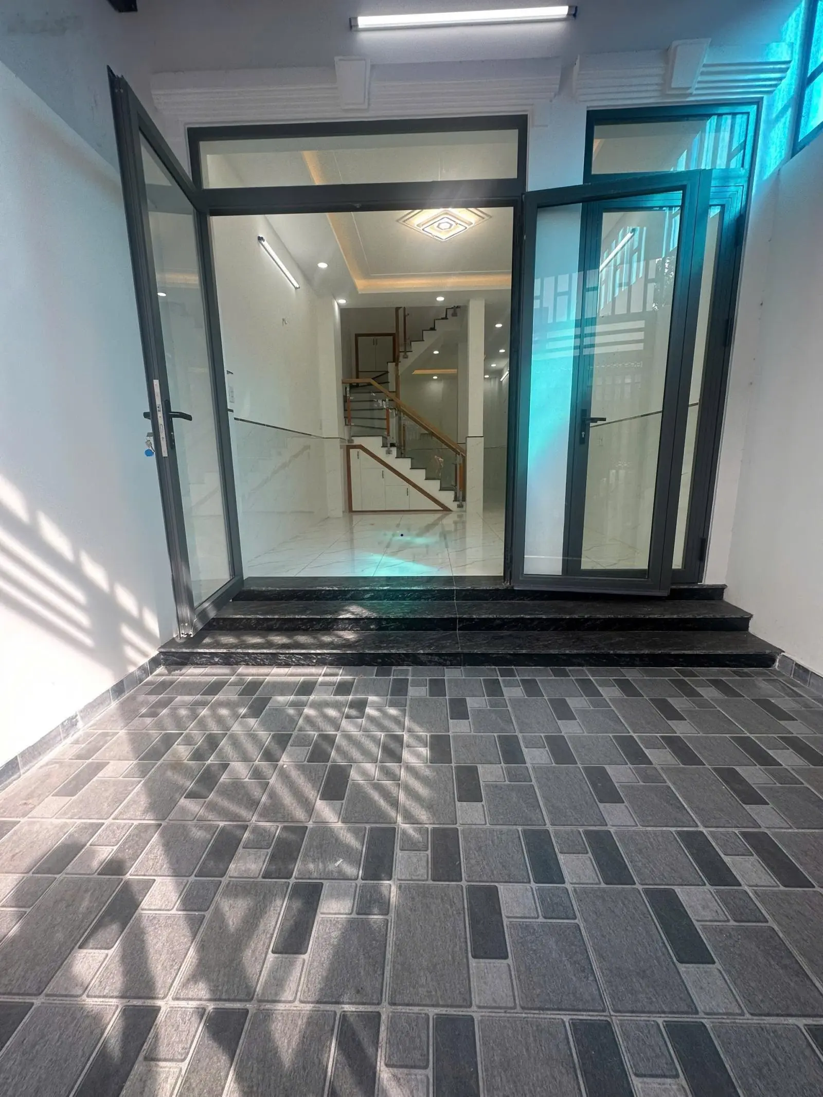 Nhà Sát Aeon TP DT 3,8x15m, có 2 Lầu nhà đẹp 3ty850 TL 3PN 3WC