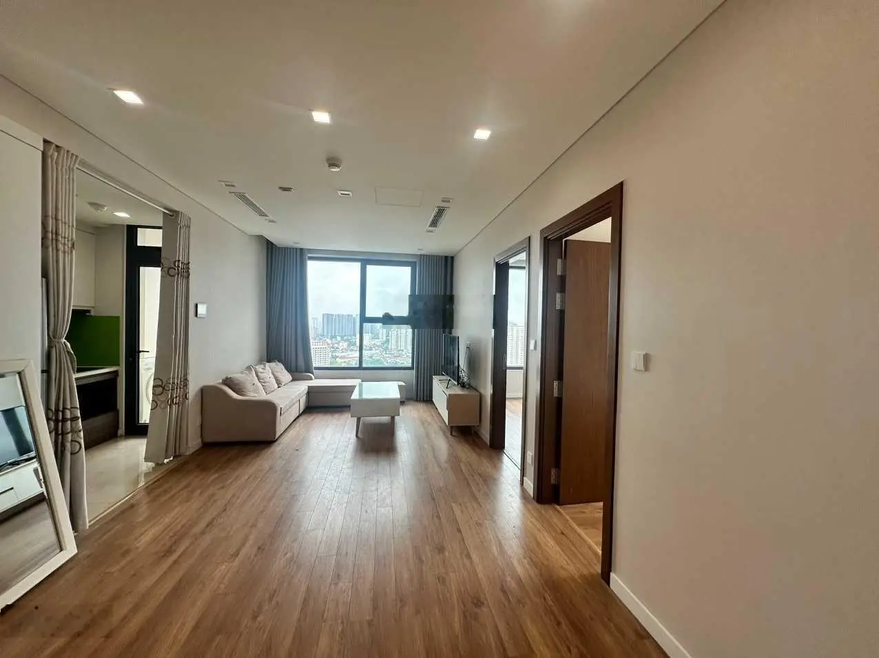 Chính chủ bán căn hộ 3PN căn góc 86m2 tầng Trung full nội thất có sổ đỏ lâu dài sãn sàng mua bán