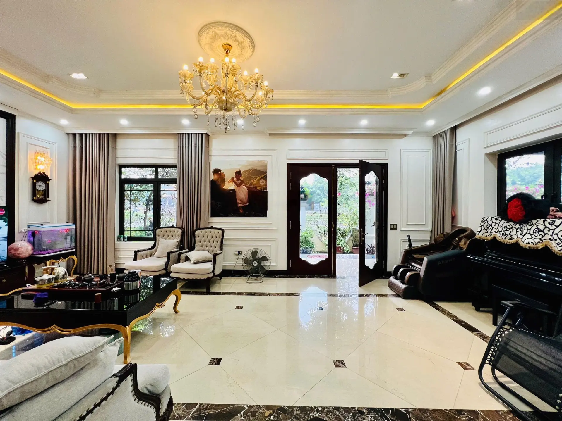 Gia đình cần bán 2 căn biệt thự 3 tầng sang trọng và hiện đại trên Đại lộ Trần Hưng Đạo