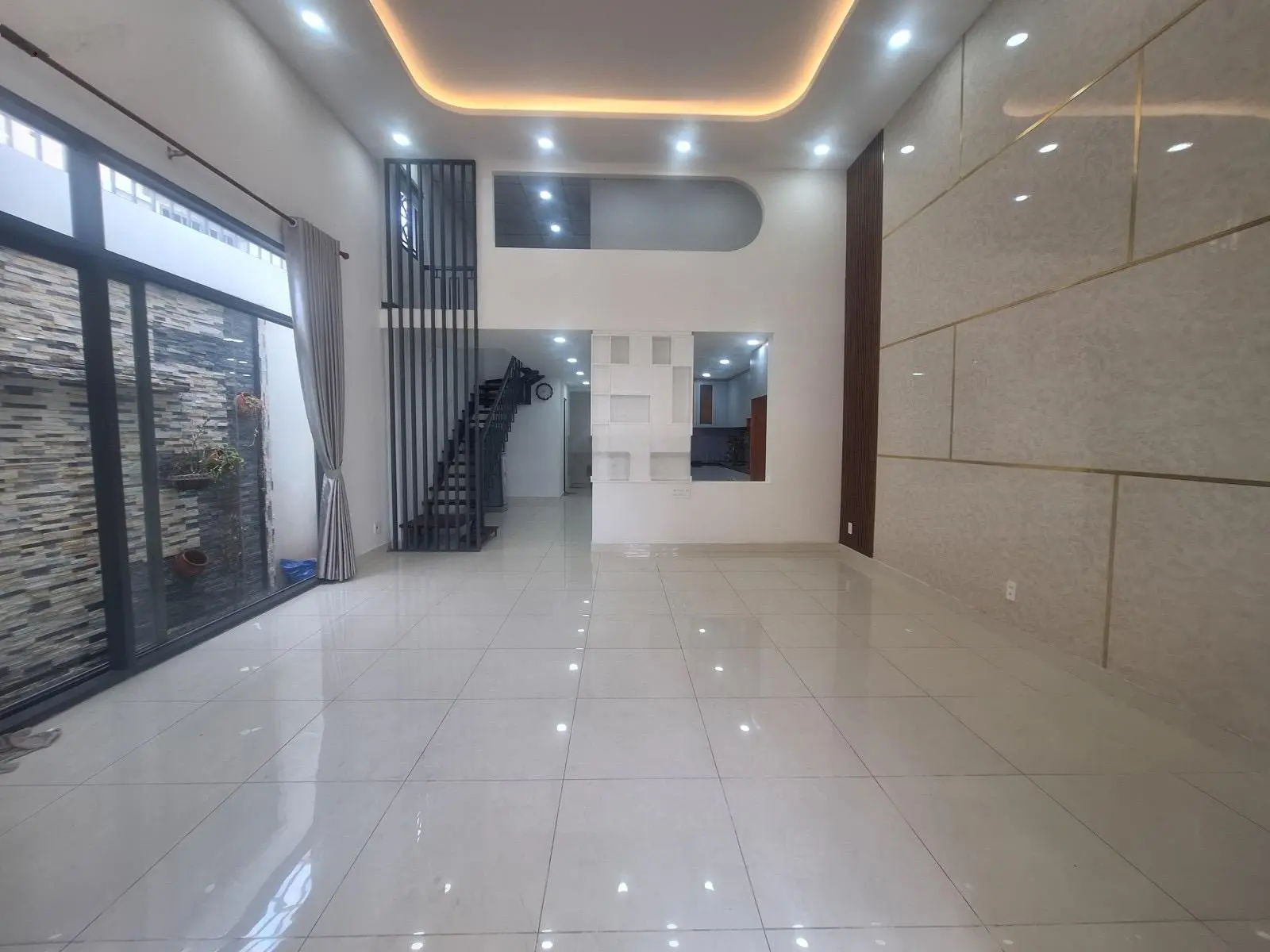 Quá rẻ TT Hiệp Phú, Q9 ngay Xa Lộ Hà Nội 135m2 ngang 6,5m nhà 2 tầng ô tô ngủ trong nhà chỉ 6.2tỷ