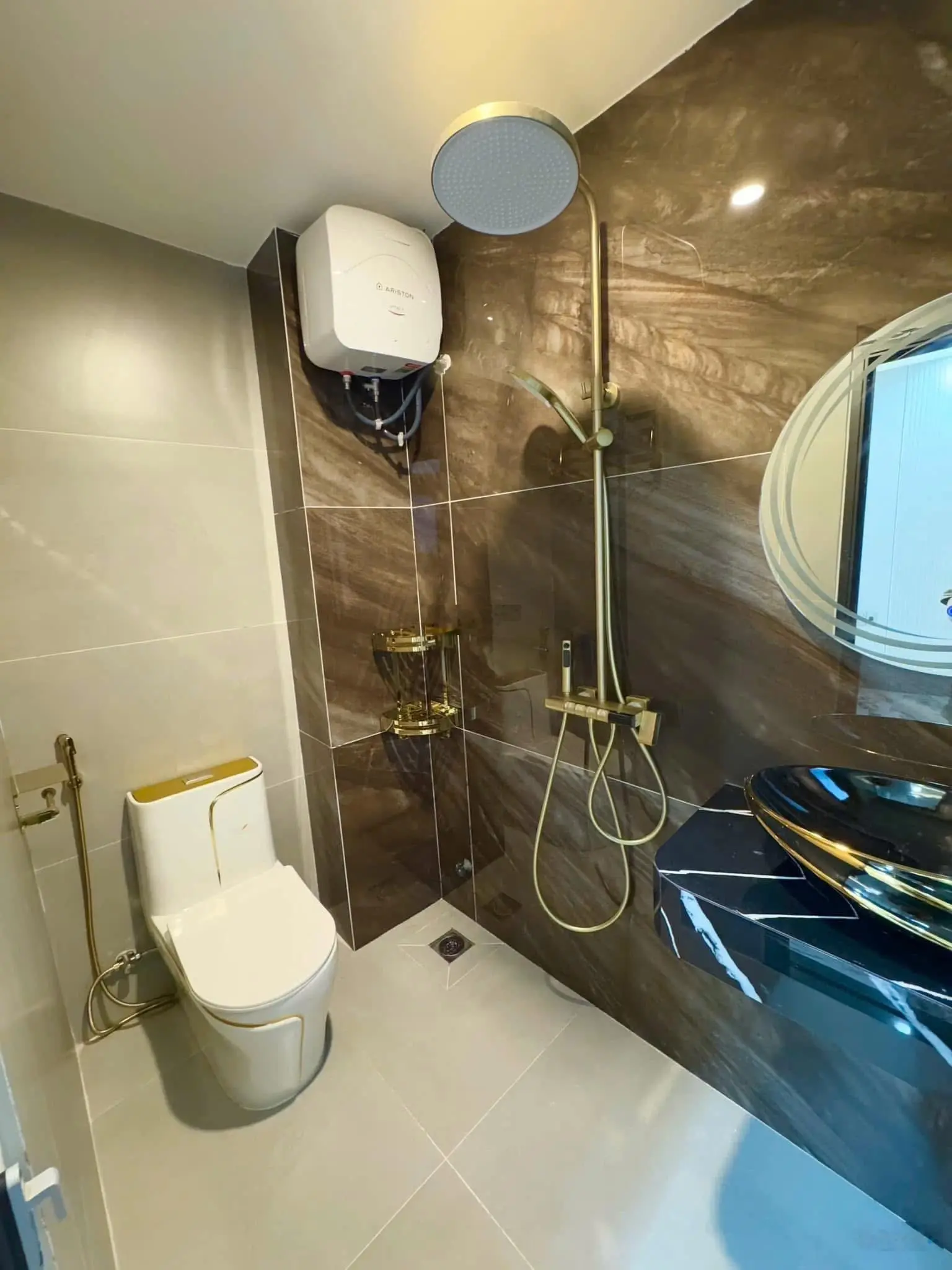 Nhà 3 tầng 3 mê full nội thất cao cấp đường 5m5 Hoà Minh 22