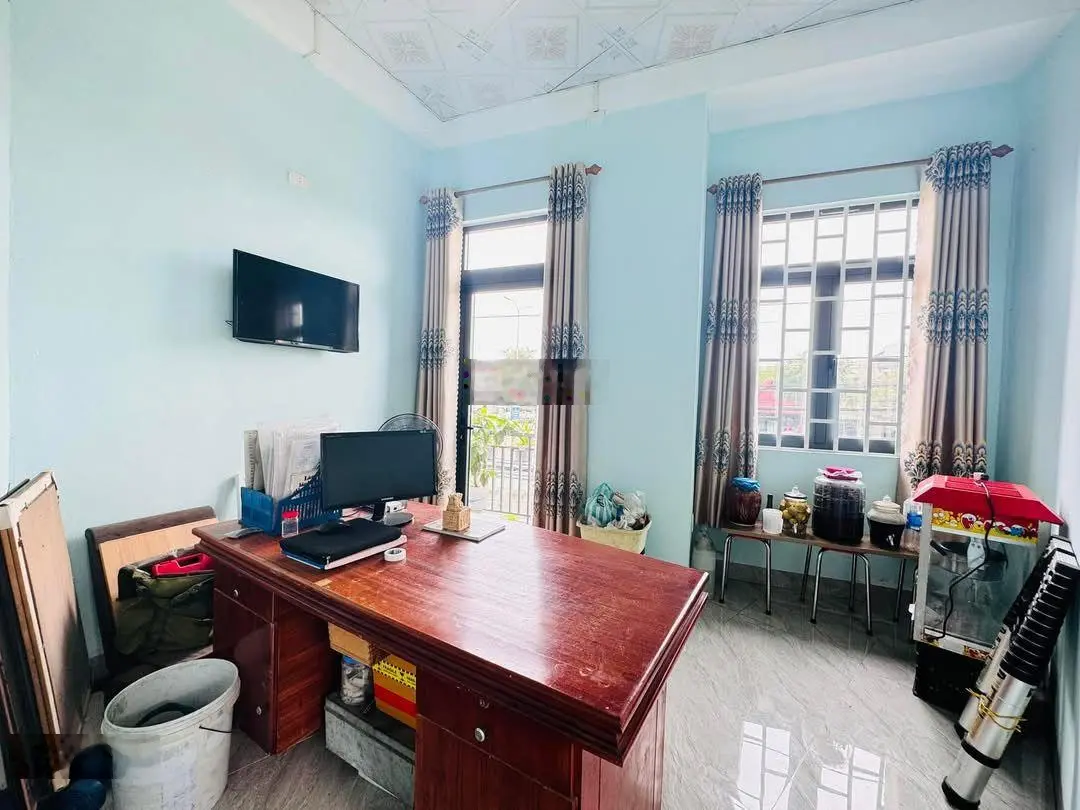 Nhà 2 TẦNG mặt tiền TRƯỜNG CHINH dtsd 120m2,Full NỘI THẤT, 3 Phòng ngủ