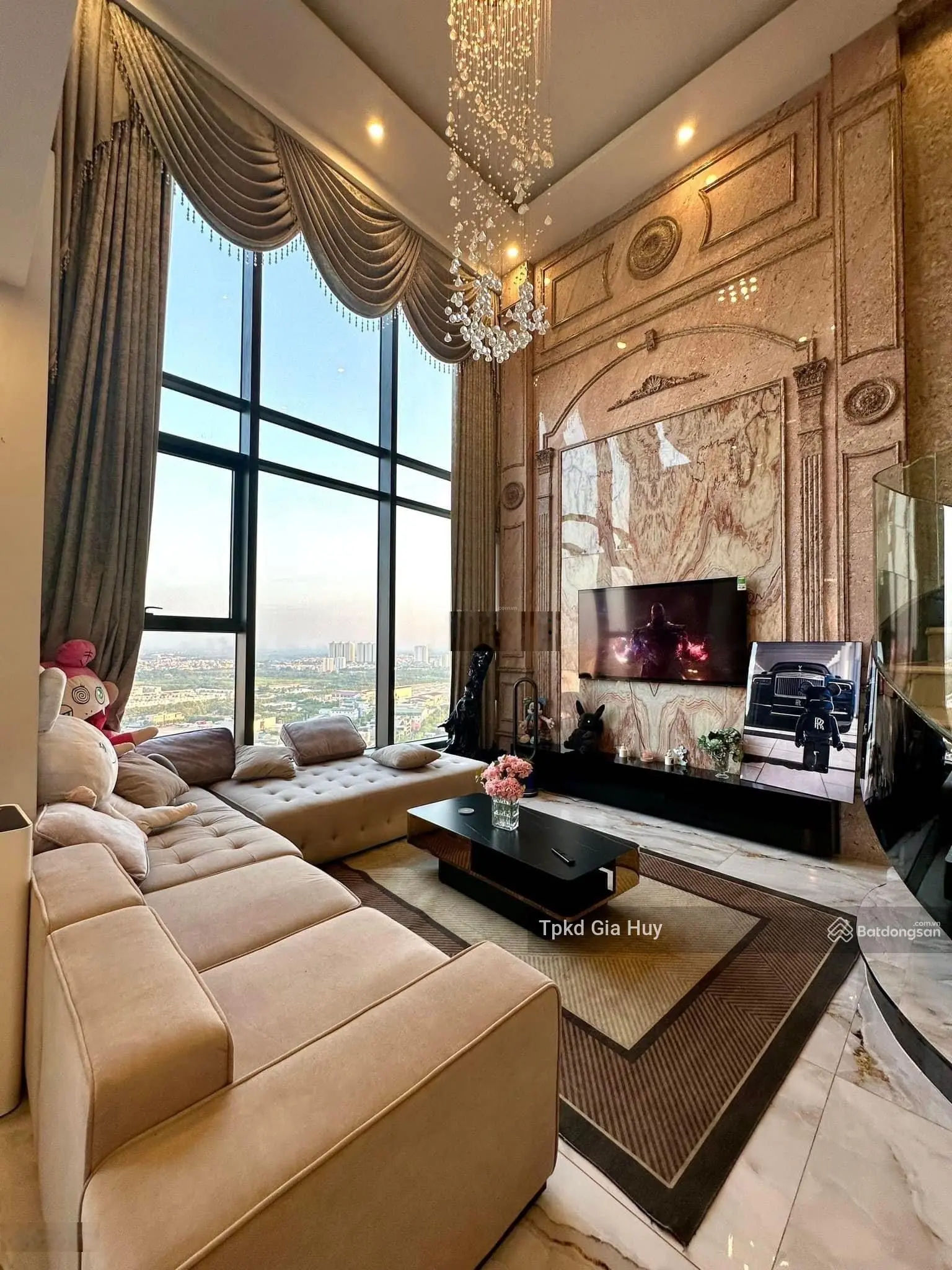 Cần bán Skyvila 220m2, full đồ, view siêu đẹp tại Vinhomes Metropolis. LH 0888.61.8818