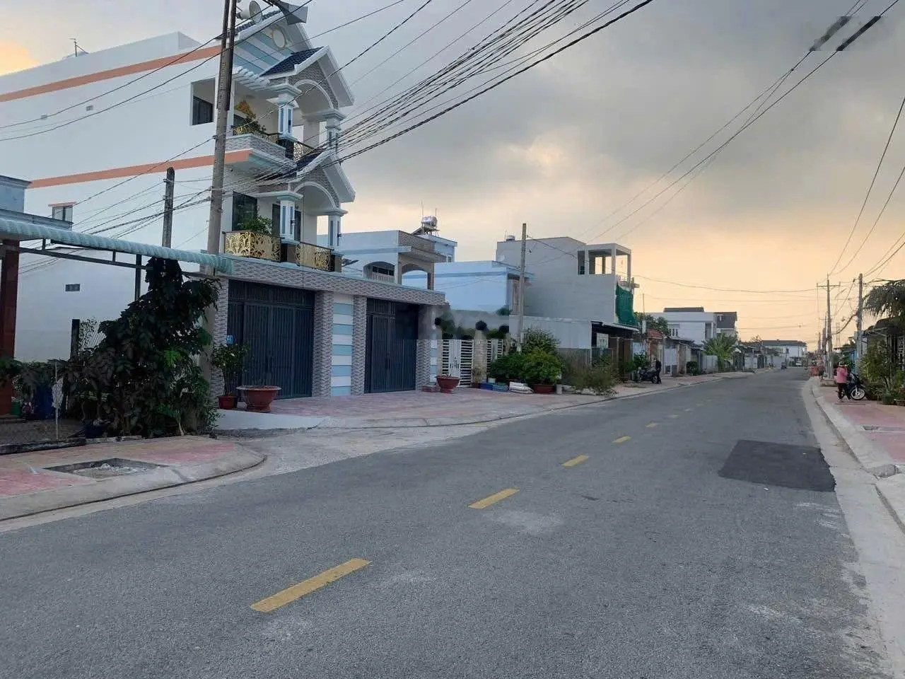 An Bình, Dĩ An BD cần bán nhà SHR Giá3,7 tỷ/DT 104,1m2, 3PN, 2WC, mặt tiền 5m Gần trường học,chợ
