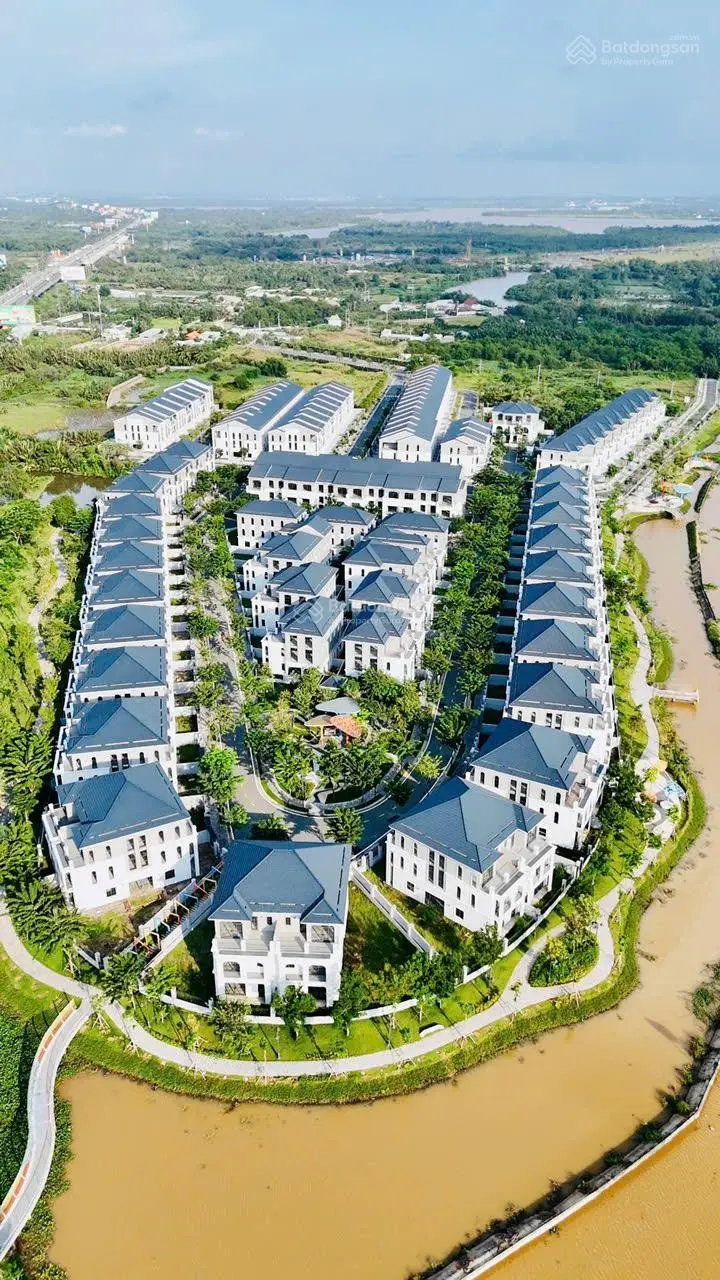 Bán nhà biệt thự tại Palm City, 8,5 tỷ có 2 mặt tiền sông, ngay Song Hành, có HĐMB , hỗ trợ vay