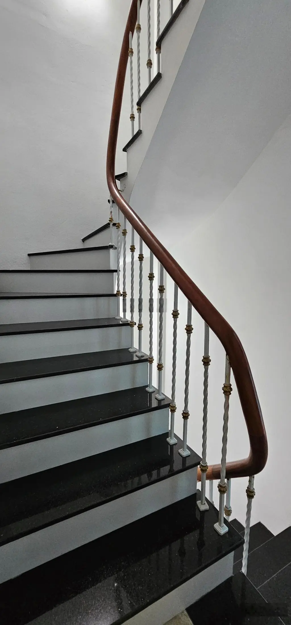 Ban nhà mới, ngọc lâm, long biên 58m, 5 tầng thang máy, oto đỗ cửa 11.5 tỷ.