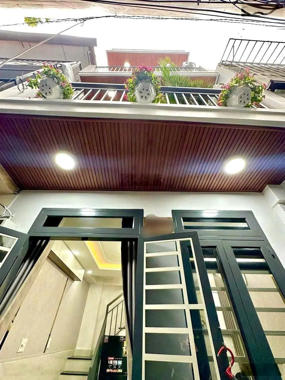 Gía 5 tỷ 300. thiếu nợ bán nhà nguyễn đình chiểu, q3. hxh. hđ thuê 15tr/th. lh: 0347.153.456
