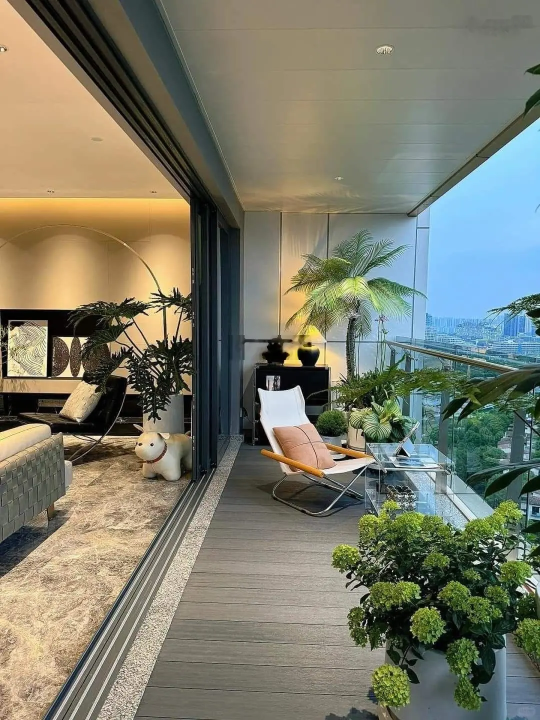 Bán căn 2PN+1 85m2 chung cư Le Grand Jardin Sài Đồng suất ngoại giao, view hồ
