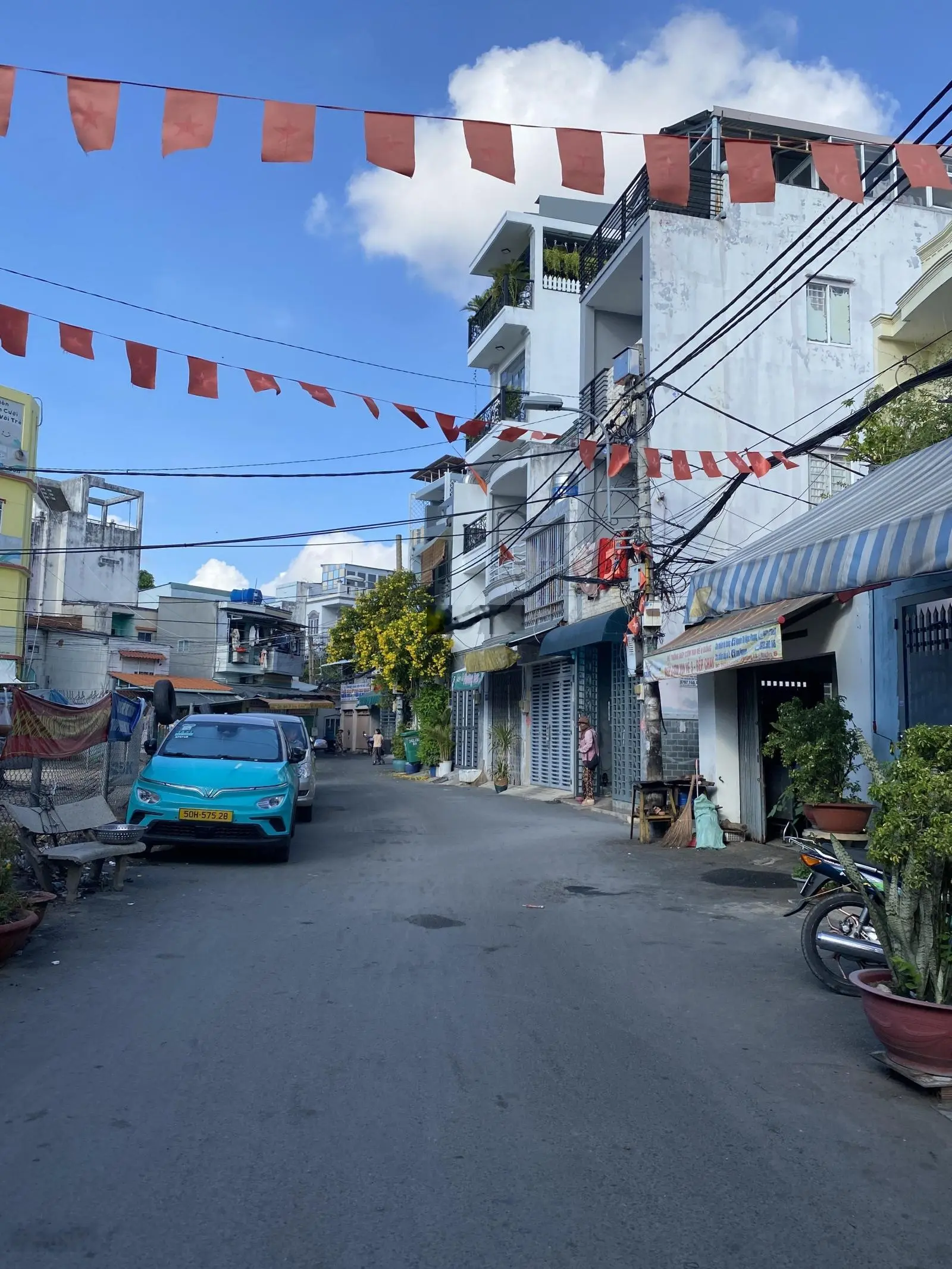 Bán nhà giá rẻ Quận 6- 3 tầng- 3 pngủ- ngang 4,6m- hẻm 242 Bà Hom xe hơi thông tứ phía-giá 4,65 tỷ