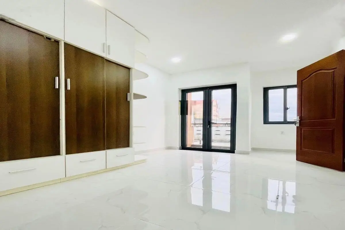 Kẹt vốn bán gấp nhà Nguyễn Hữu Cầu, Quận 1. Đang cho thuê MB 18triệu/tháng. SHR. 0708 052 *** Phụng