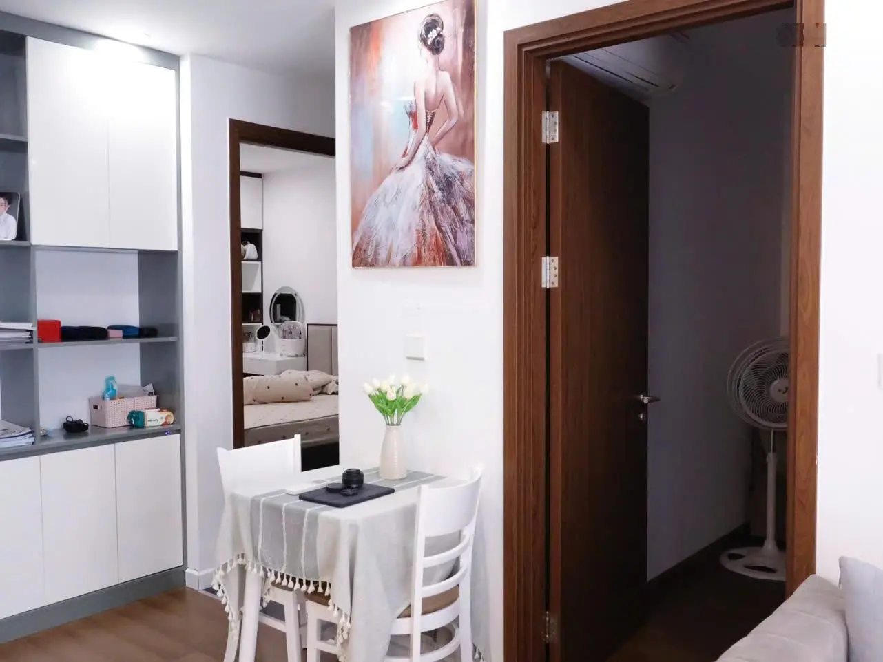 CH: Green park 1 trần thủ độ- dt:56m 2PN 2WC BC: Tây Nam, tầng trung view hồ, full nội thất 3tỷ6 TL
