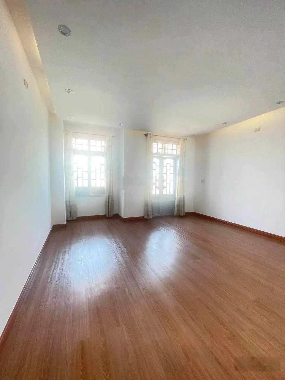 Bán nhà mặt tiền Đặng Đình Vân, gần Nguyễn Tất Thành, DT 75m2 nhà 2 tầng