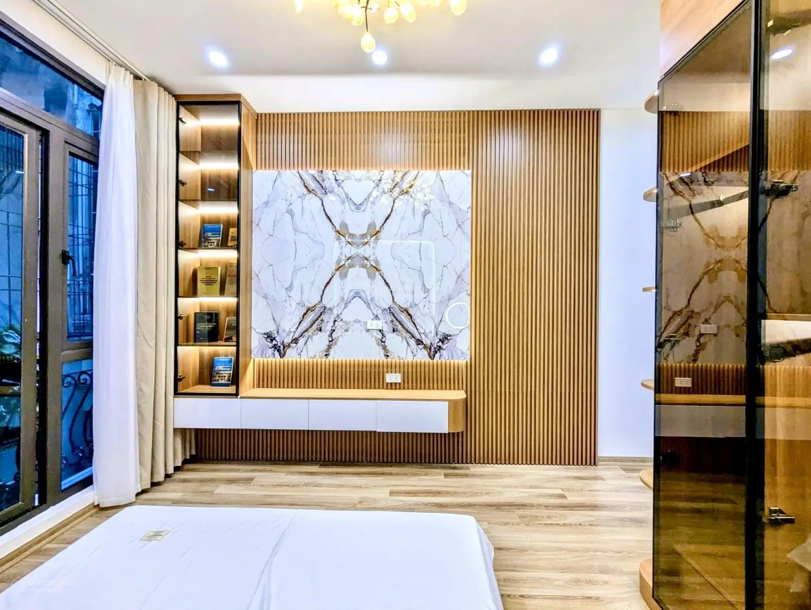Bán nhà vip, hoàng cầu, ô chợ dừa, đống đa. full nội thất xịn, ô tô đỗ trong nhà