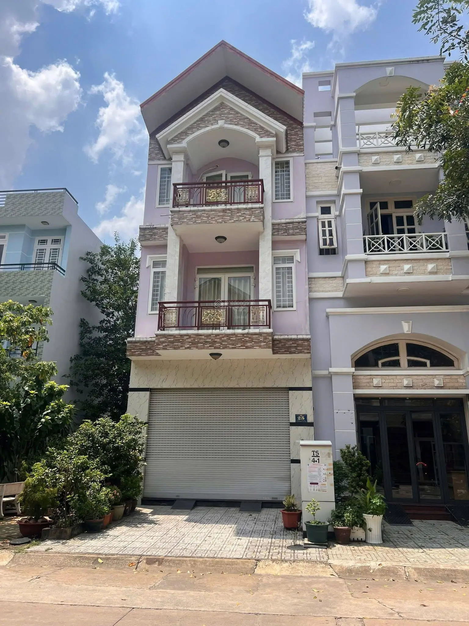 Bán nhà tại trung tâm hành chính TP Dĩ An giá chỉ còn 8.2 tỷ