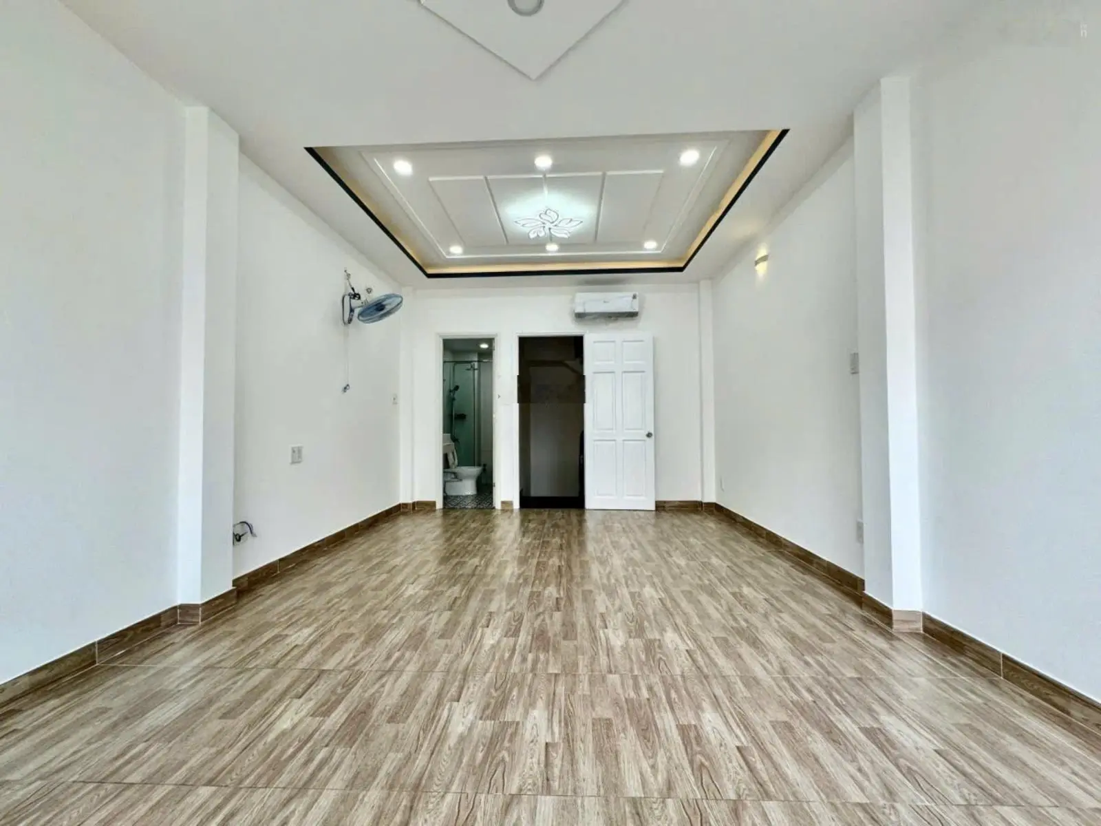 Bán gấp nhà đường Nguyễn Thượng Hiền, Bình Thạnh, 40m2 3PN 5WC, giá 3,7 tỷ, sổ hồng riêng
