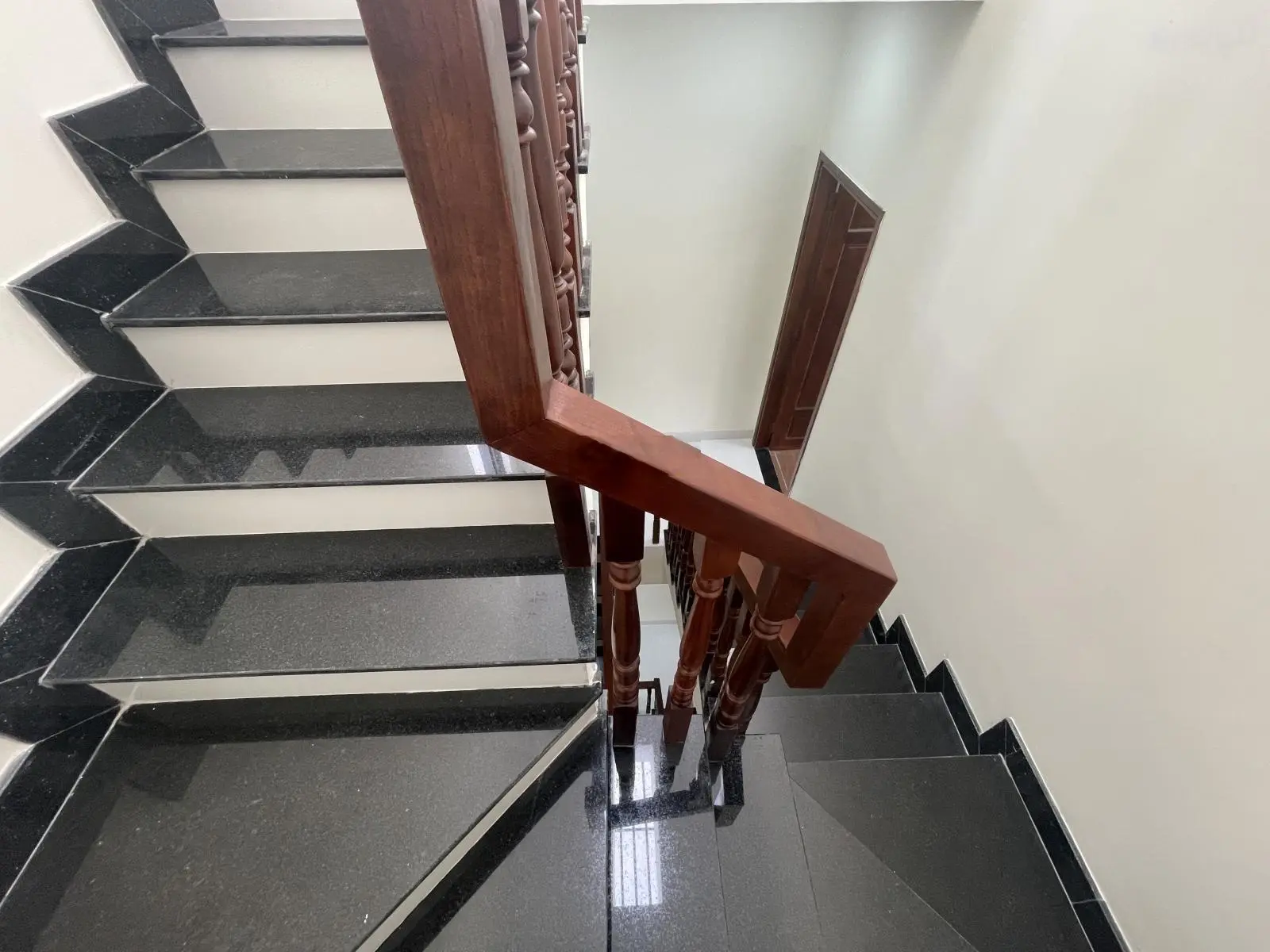 Nhà mới 4 tầng đường ô tô tận nhà ngay Cân Nhơn Hoà, đối diện Vạn Phúc City - Sổ riêng - 0901469357
