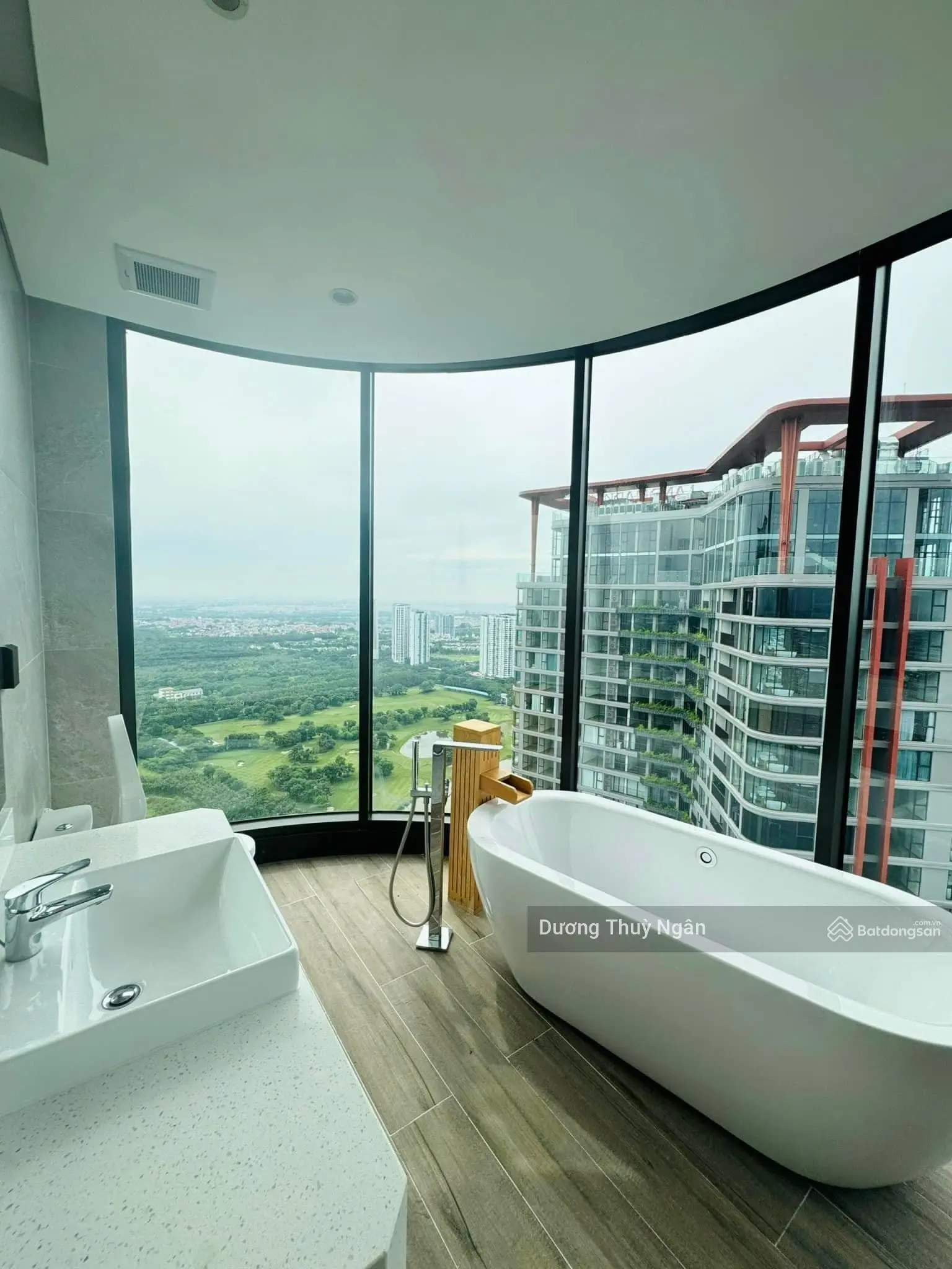 Chính chủ gửi bán 3PN Landmark khoáng nóng lên tận phòng, tầng cao view đẹp thoáng mát