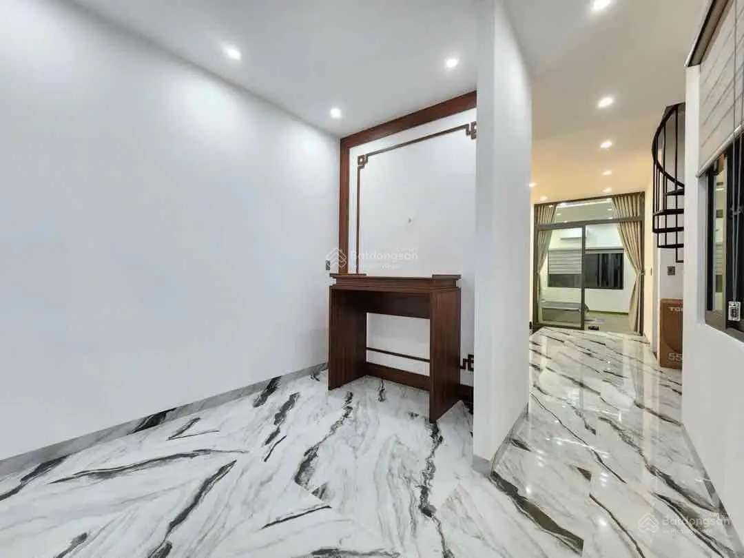 Ngân hàng thanh lý nhà siêu đẹp ngay trục đường Hoàng Thị Loan cách bãi tắm Nguyễn Tất Thành 500m