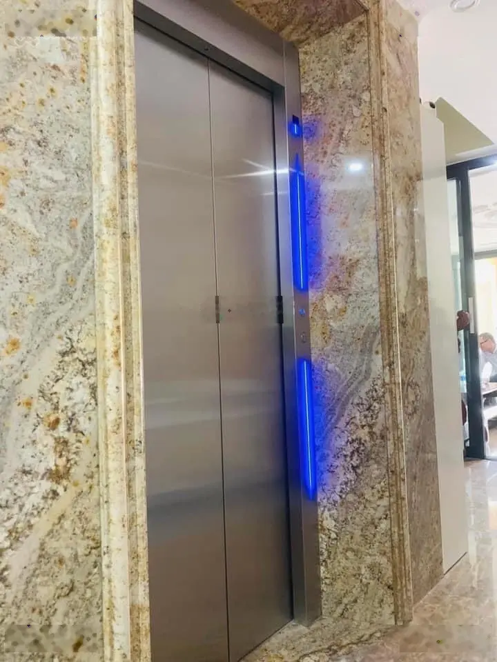 Bán ba khách sạn mặt phố Hàng Bông, lô góc, mặt tiền rộng, 28 phòng, 8 tầng, LH 0913851111