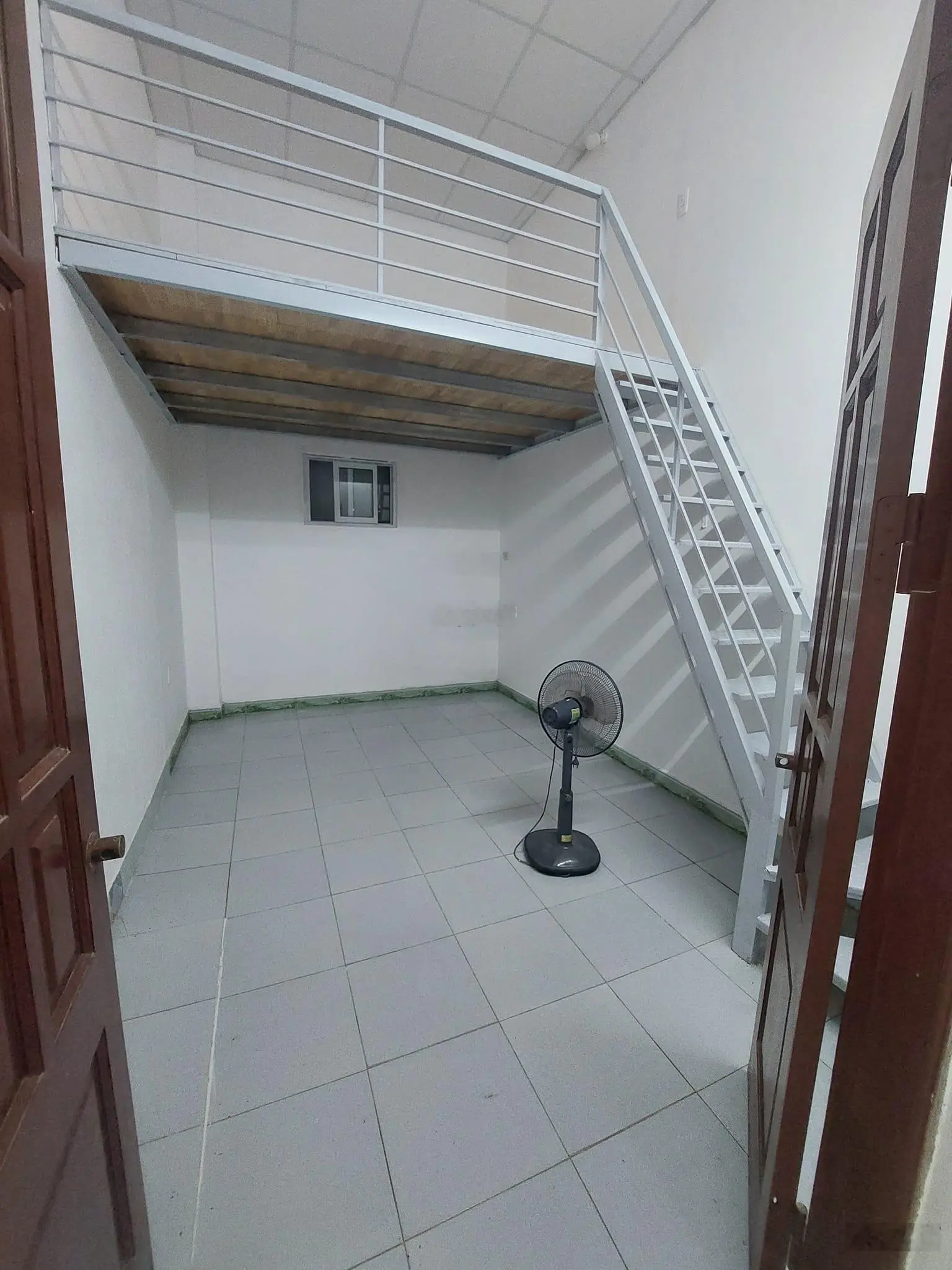 Cần bán gấp nhà C4 ngõ 25 Vũ Ngọc Phan ngõ thông ra Chợ Láng, 20m ra ô tô tránh, liên hệ chính chủ