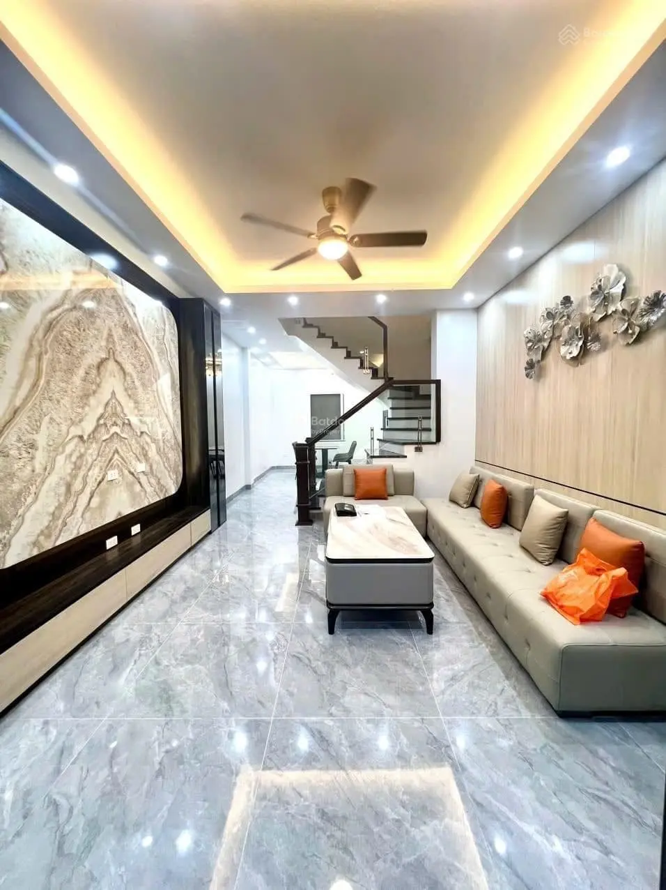 Bán nhà Hoàng Cầu Đống Đa lô góc 3 thoáng,ngõ thông ,ô tô đỗ cửa dòng tiền đỉnh 60m2/5T/5.5MT 14ty