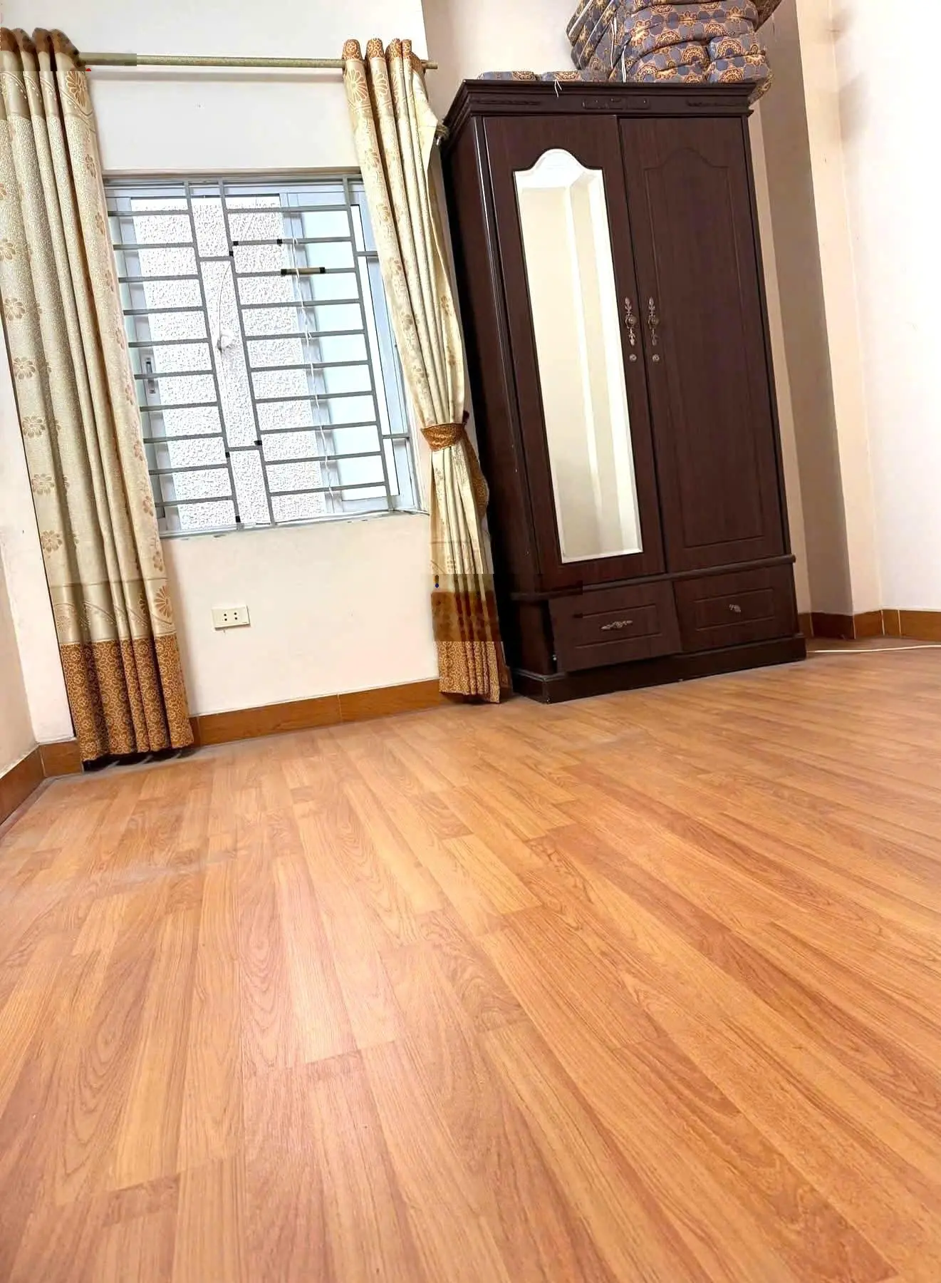 Bán nhà ngõ 105 doãn kế thiện cầu giấy 50m2 5 tầng mt 3.7 m gần phố - ô tô cách 30m 2 mặt thoáng.