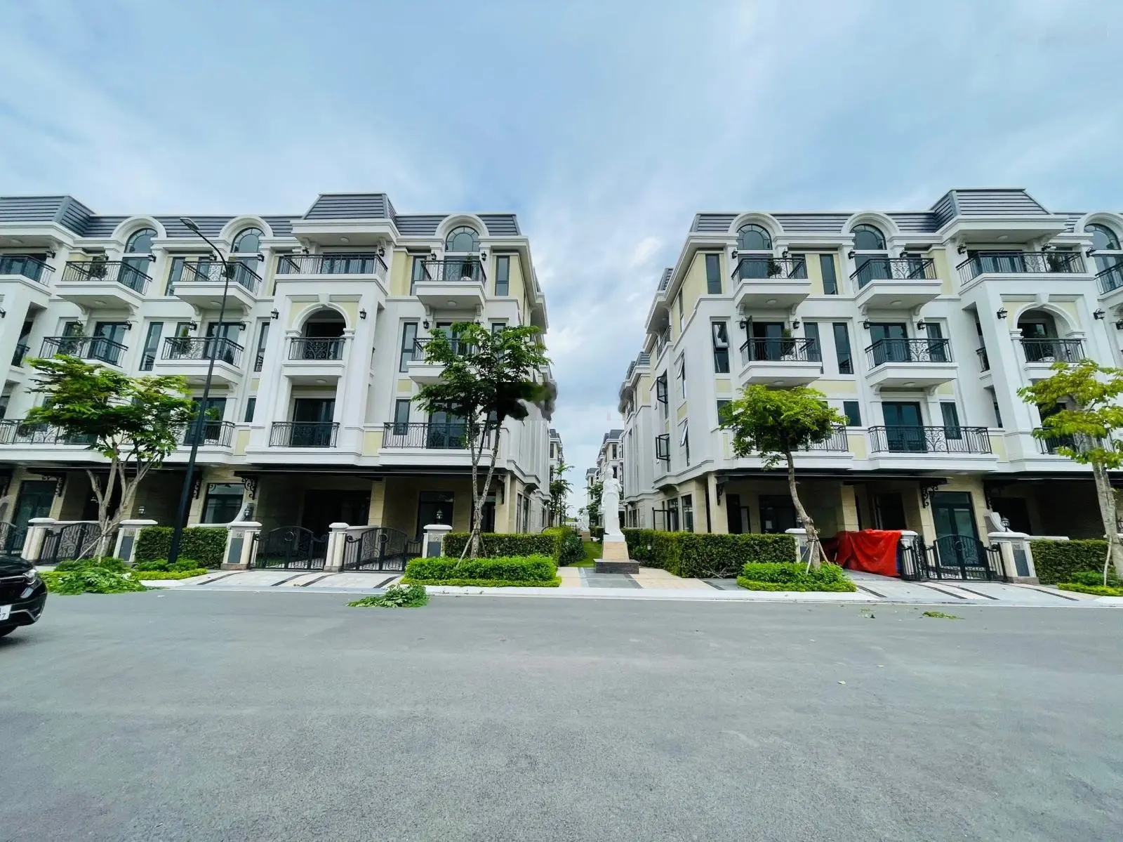 Bán nhà 3 mặt sân vườn Khang Điền - đối diện công viên - The Classia - sổ Hồng