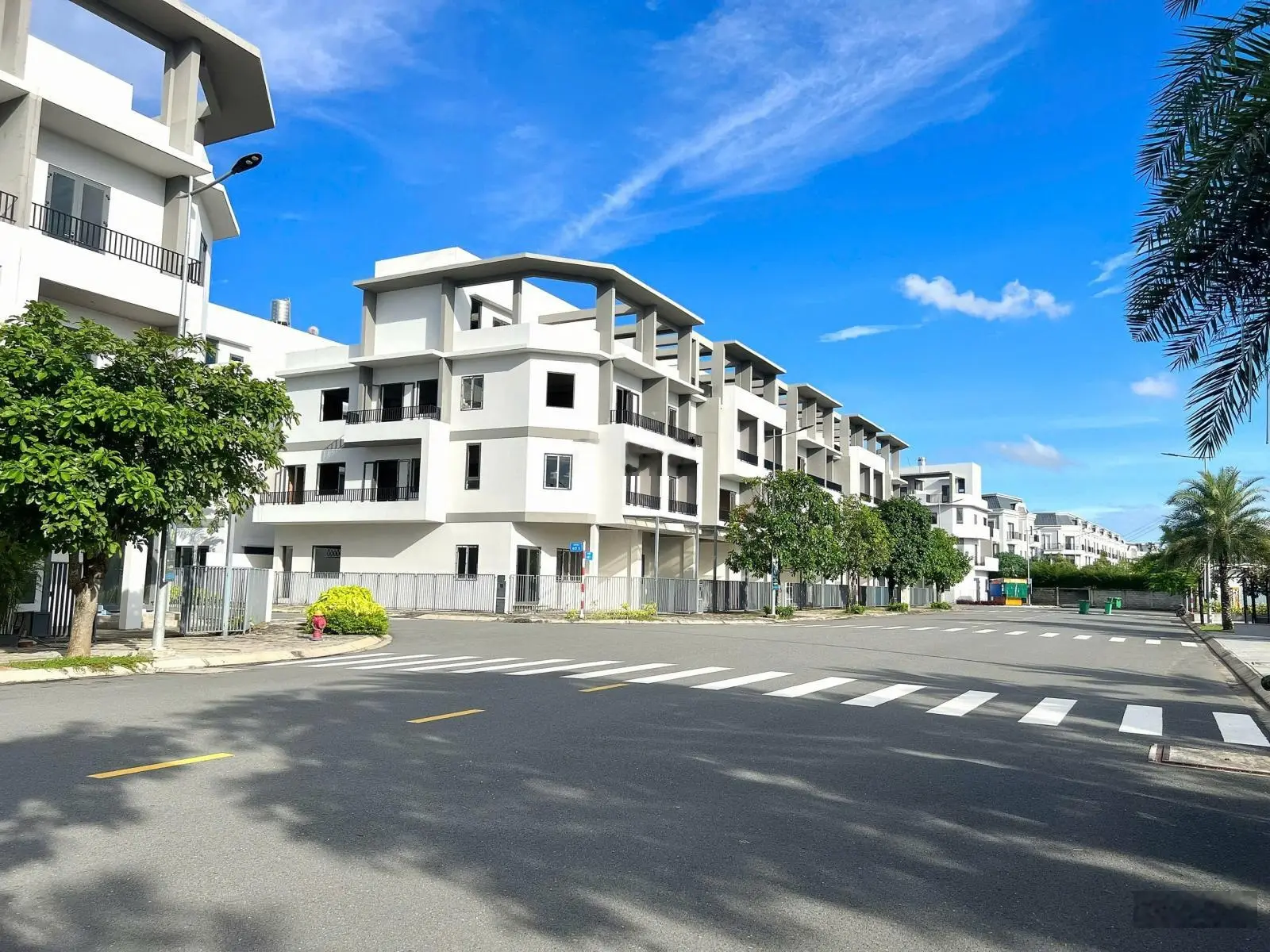 Chính chủ bán nhà phố mặt tiền Sông Vàm Cỏ - 11,5 tỷ - trệt 2 lầu ST - 6x21m - sổ trao tay