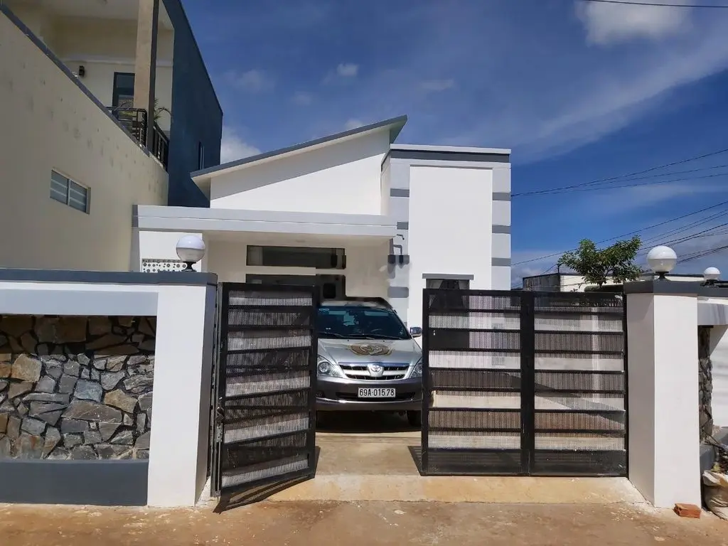 Sắp đi nước ngoài, không muốn kinh doanh, cần bán gấp nhà thổ cư 100%