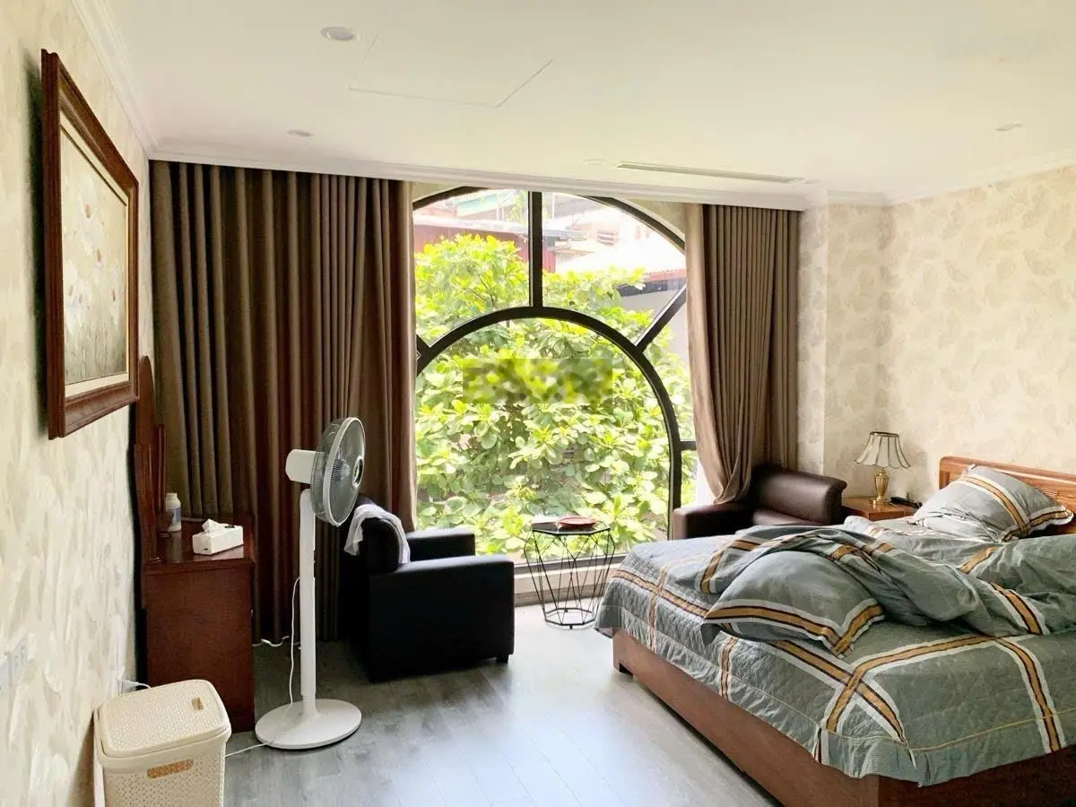 Cực hiếm! Nhà đẹp ở ngay, phân lô phố Hoàng Cầu. Ô tô tránh, đỗ cửa, ngõ thông kinh doanh. 65m2.5t