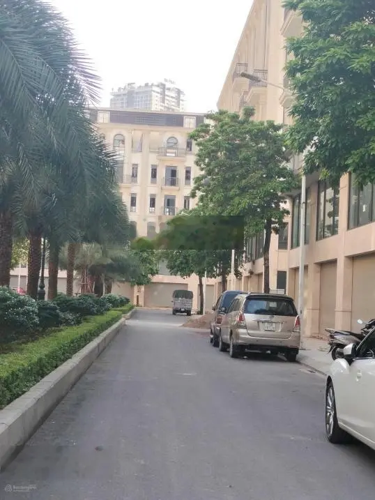 Chính chủ cần bán Him Lam Vạn Phúc Khu B giá nhỉnh 27 tỷ vị trí đẹp. LH: 0963 689 ***