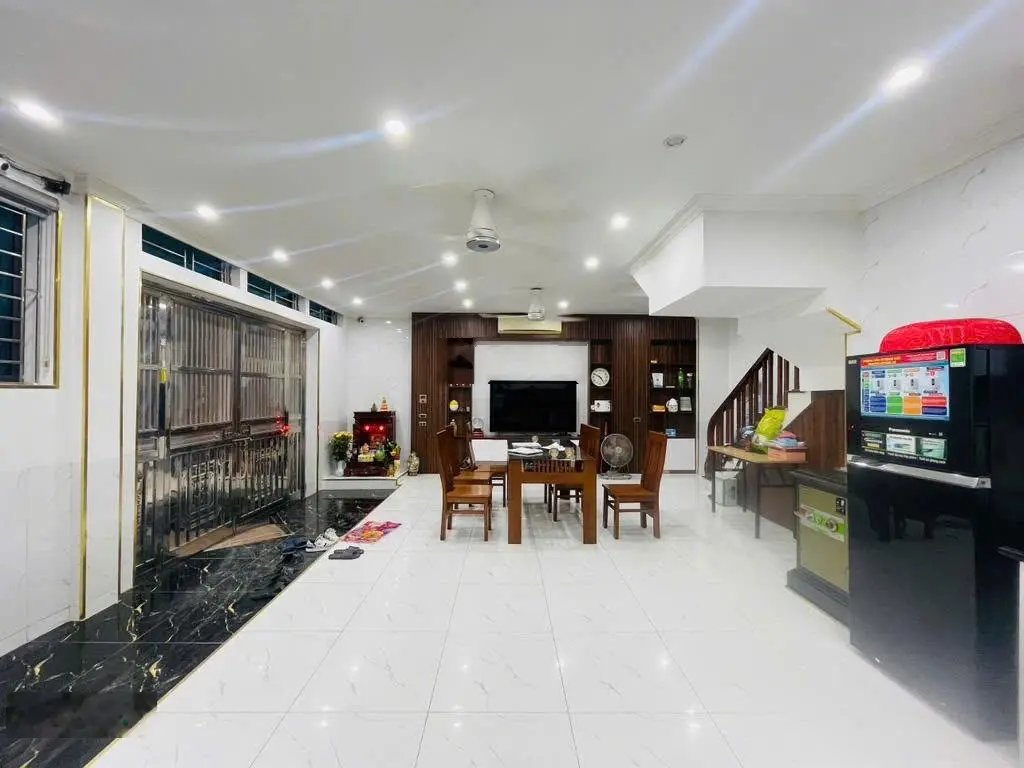 Bán nhà Khương Đình, 36/70m2, 5 tầng, mặt tiền 6m giá 7.65 tỷ. Nhà dân xây, 3 thoáng, full nội thất