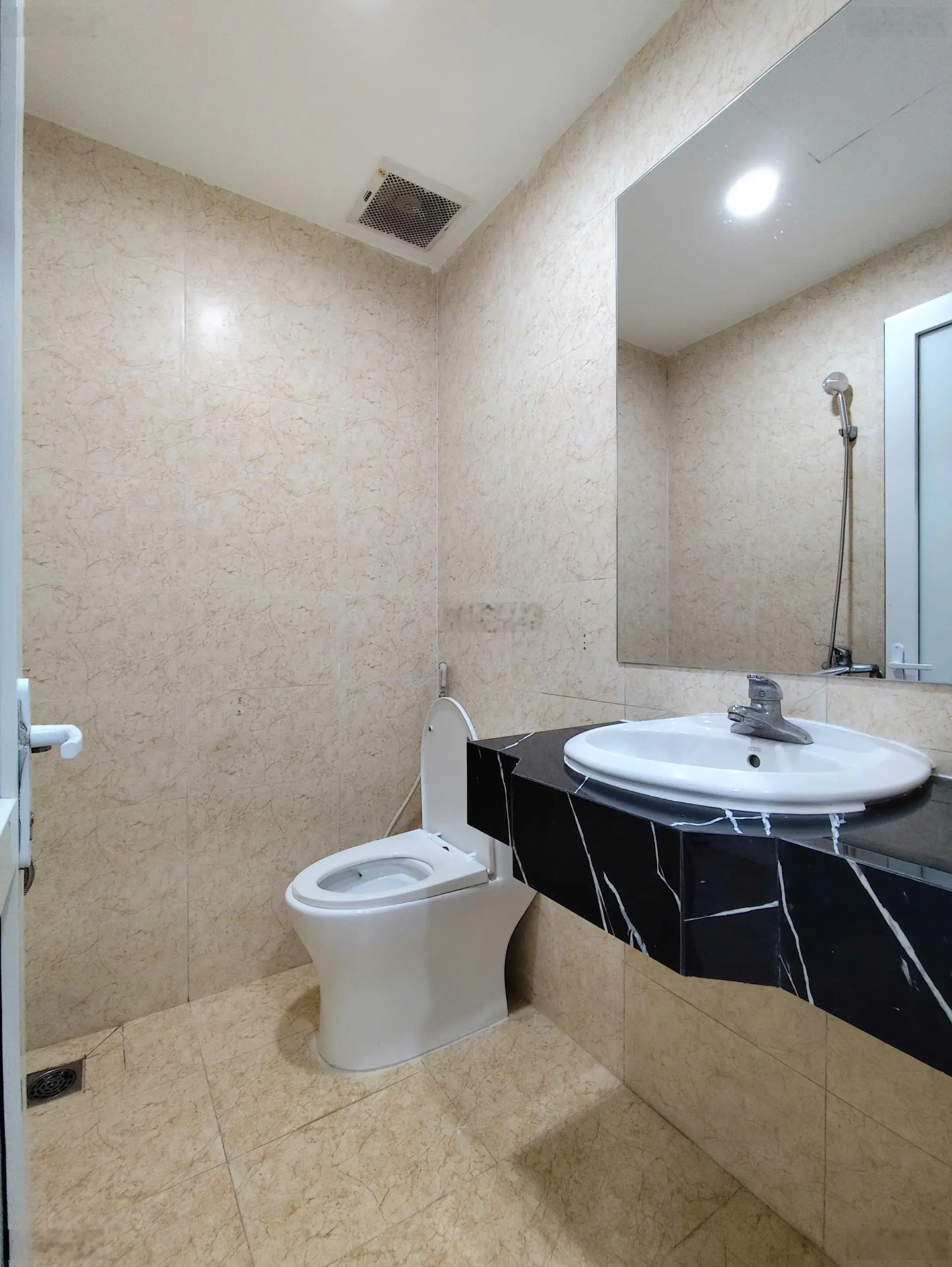 Chủ nhà gửi bán căn góc 2 mặt tiền toà nhà mường thanh viễn triều, dt 66m2 giá bán 2,3 tỉ