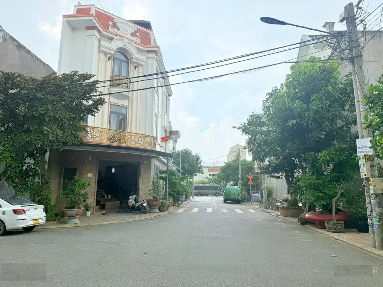 Tôi chính chủ cần bán gấp nhà 1 trệt 2 tầng lầu đường nhựa 8m tại thành phố Dĩ An
