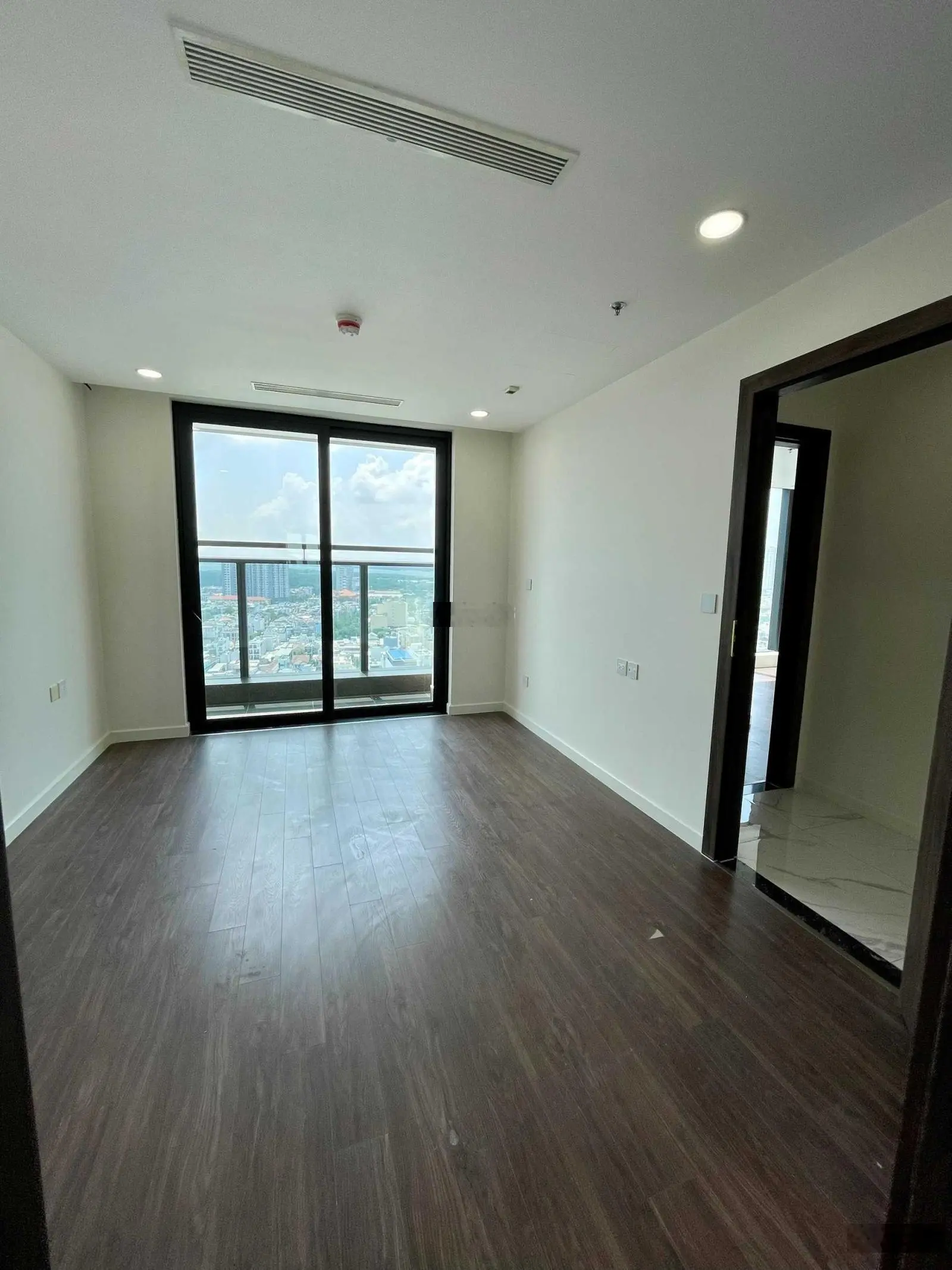 Rẻ nhất dự án chỉ: 6.5 tỷ cho căn 4 phòng ngủ rộng nhất Sunshine Sky City. Chỉ có duy nhất 1 căn