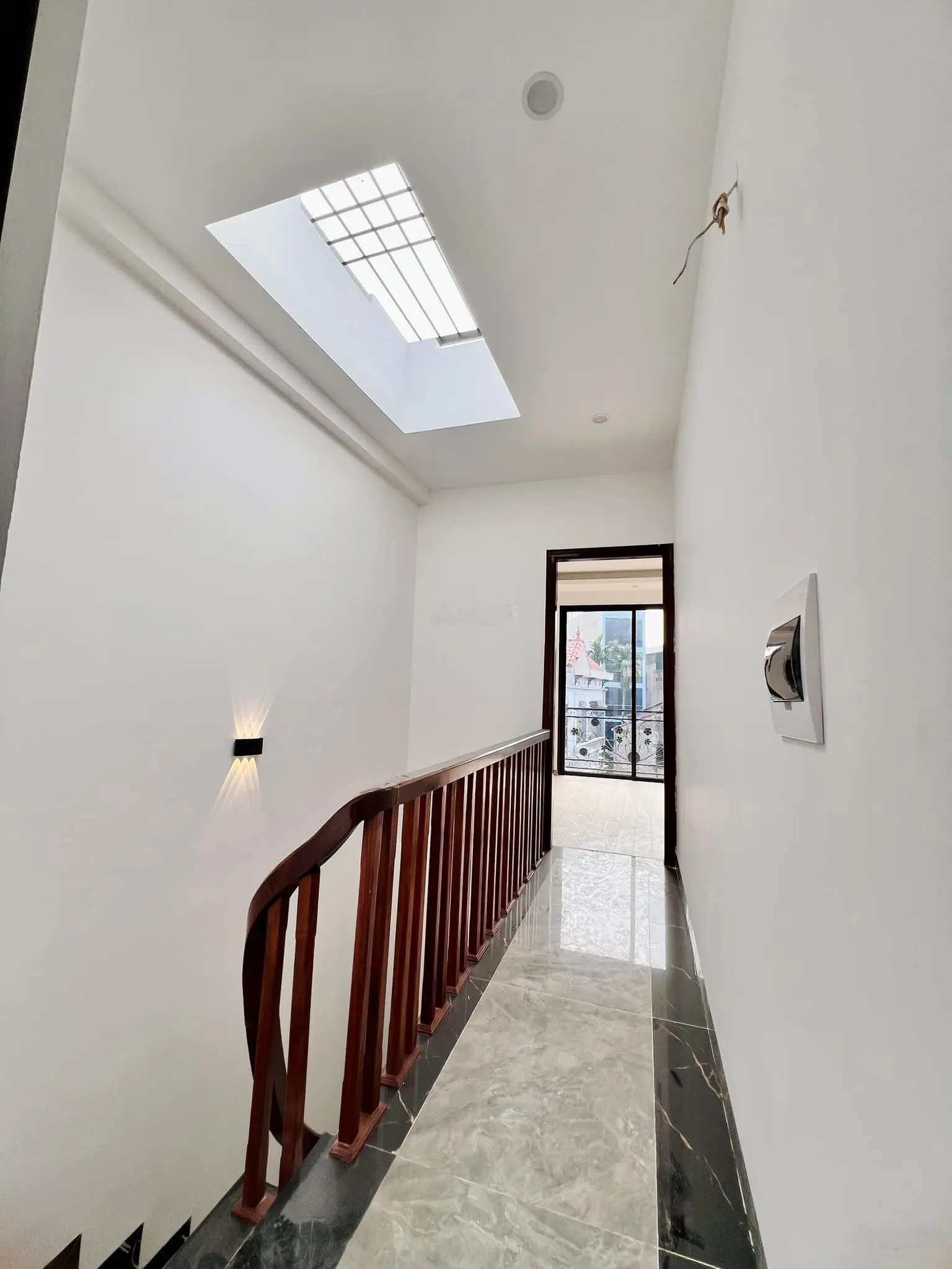 Bán nhà 5 tầng Ngô Quyền Hà Đông nhà mới, ô tô đỗ cổng, giá chỉ 7.99 tỷ