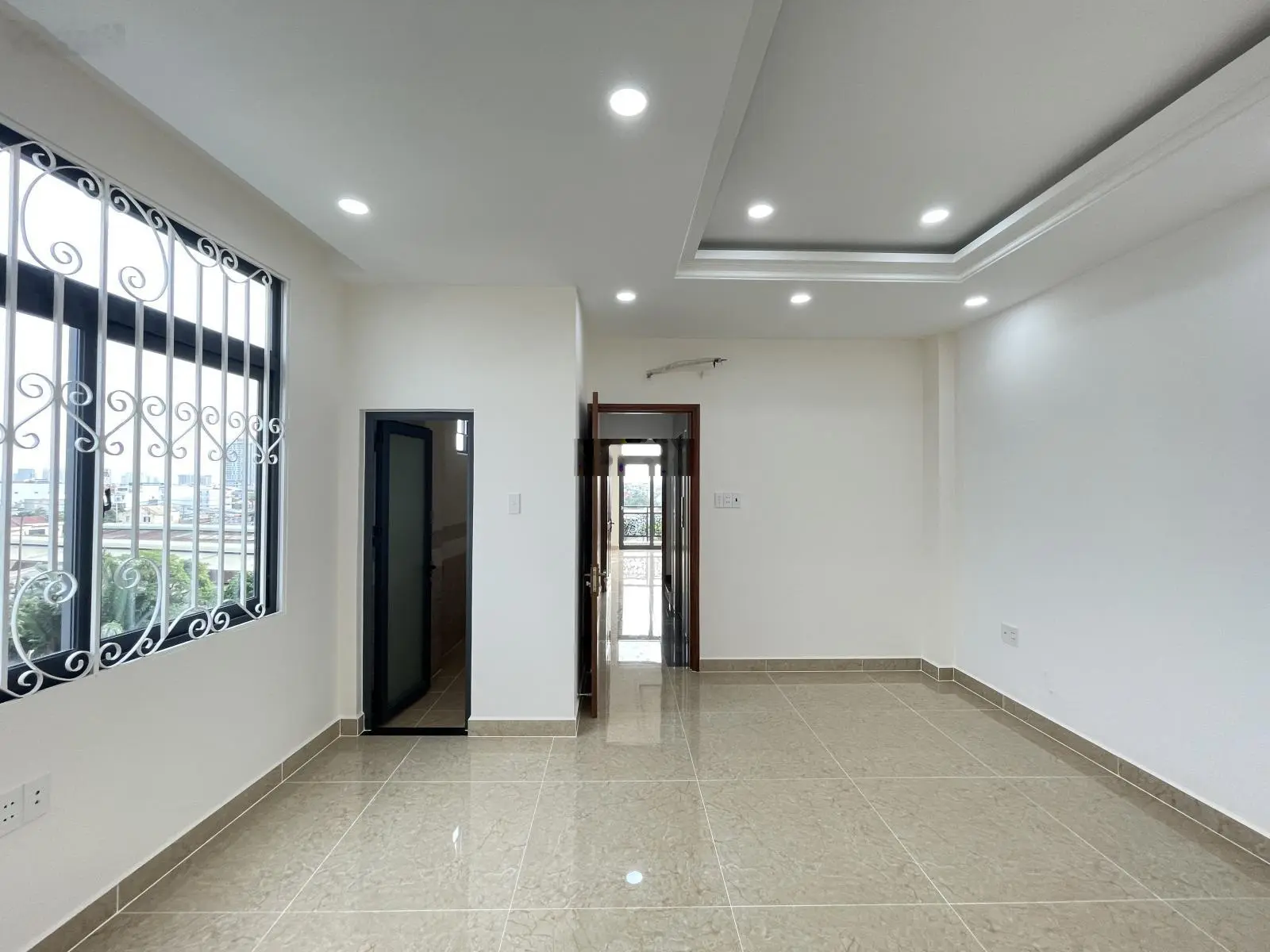 Nhà 1 trệt 5 lầu có thang máy, khu đồng bộ ven sông sài gòn, đường 9m liền kề vạn phúc city