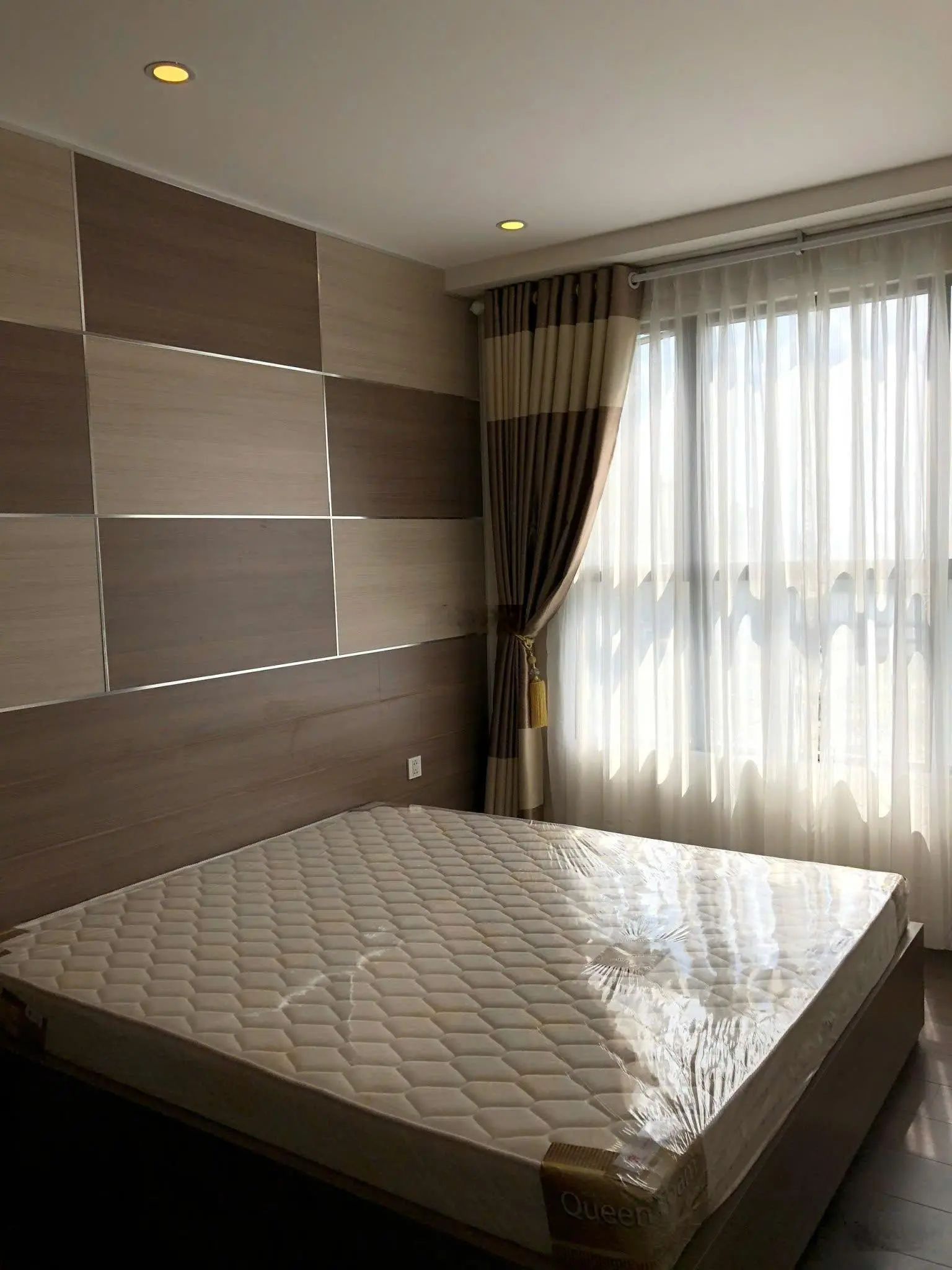 Bán căn hộ 2PN 76m2 dự án The Sun Avenue, Quận 2. LH 0909 239 ***