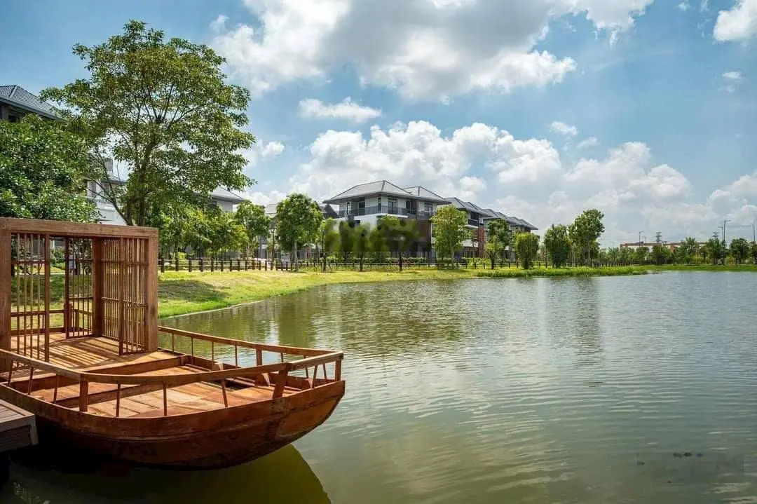 Cần bán căn Villa infinity view trực diện hồ 10x20m, KDT ID Junction Long Thành. LH 0931342525