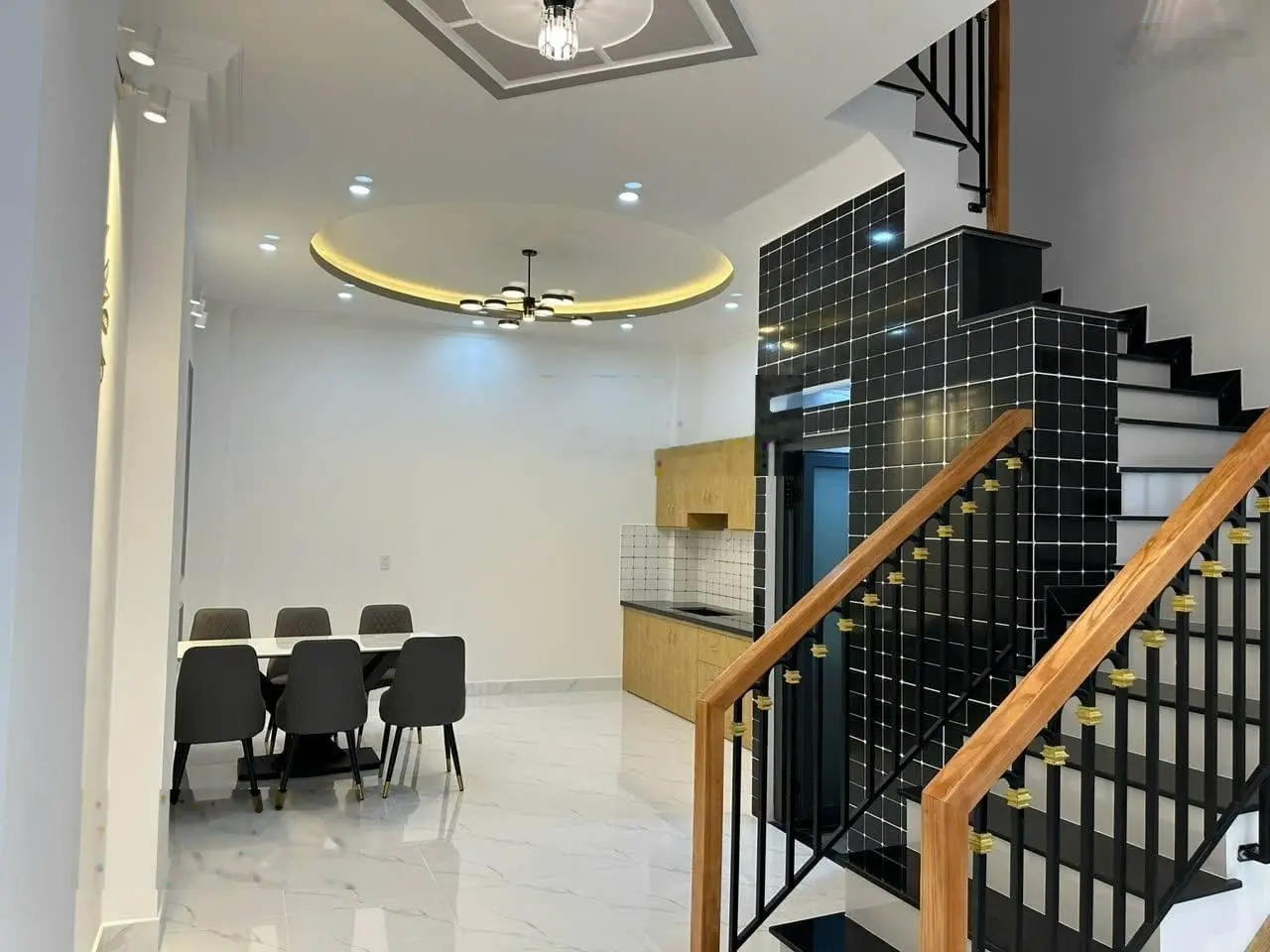 Bán gấp giá 3tỷ090 sổ sẵn cầm tay, nhà Phan Thúc Duyện, P4, Tân Bình 1T2L 63m2(4,5*14) cạnh sân bay