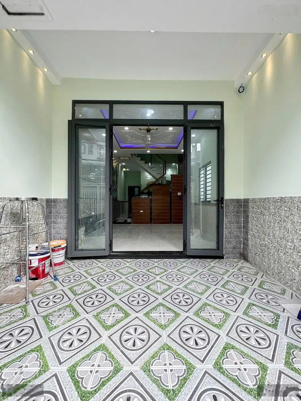 Chủ gởi bán nhà (hoàn công) 1 trệt 1 lầu. dt 60m2 sổ riêng thổ cư 100% đường xe hơi tại p. bửu hòa