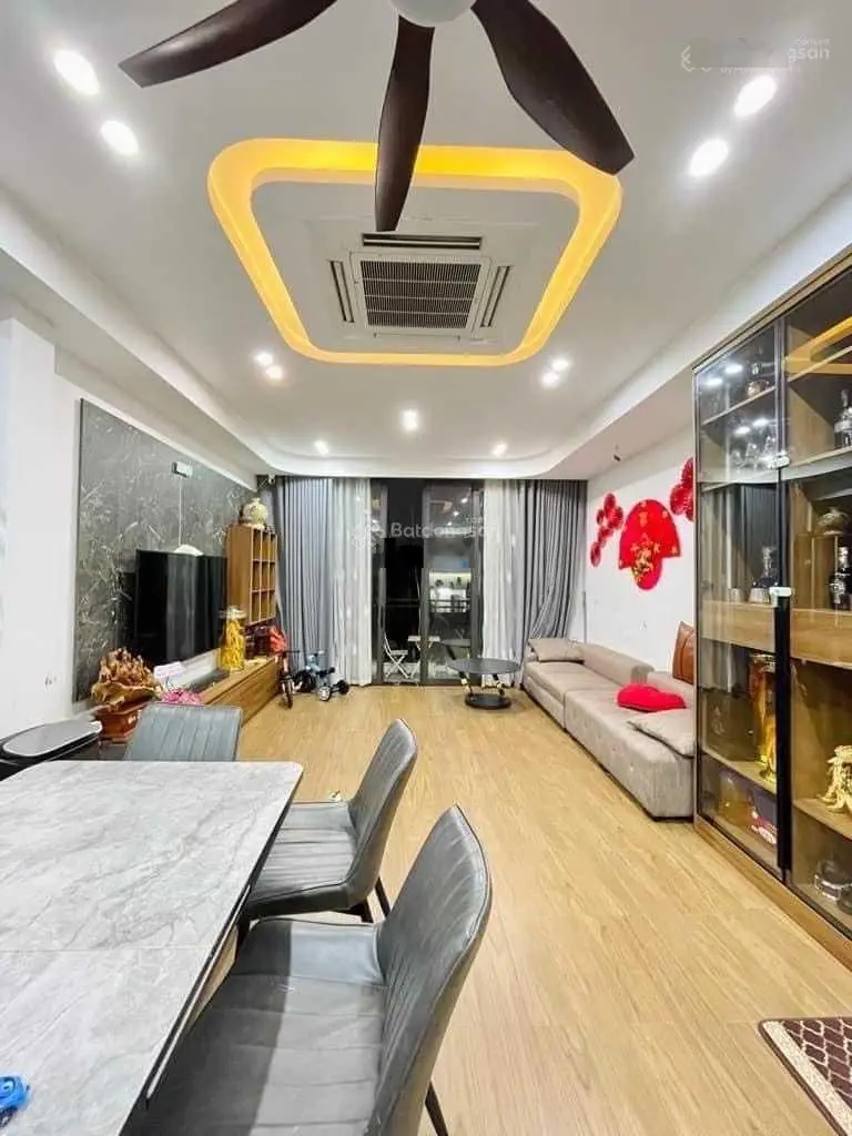 Bán nhà Văn Quán - 7 chỗ vào nhà - lô góc 3 thoáng - vài bước ra hồ - 9.75 tỷ