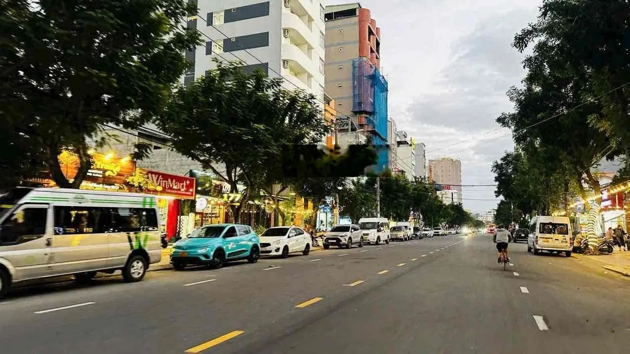 Siêu cực phẩm hot bán nhà mặt tiền đường hồ nghinh trục đường 15m vị trí đẹp nhất cách biển 200m