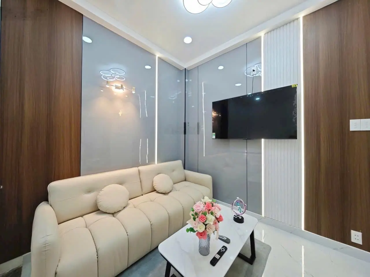 Bán Nhà MT SHR ,5x13,5lầu,7tỷ9,MT huỳnh thị hai.TCH q12