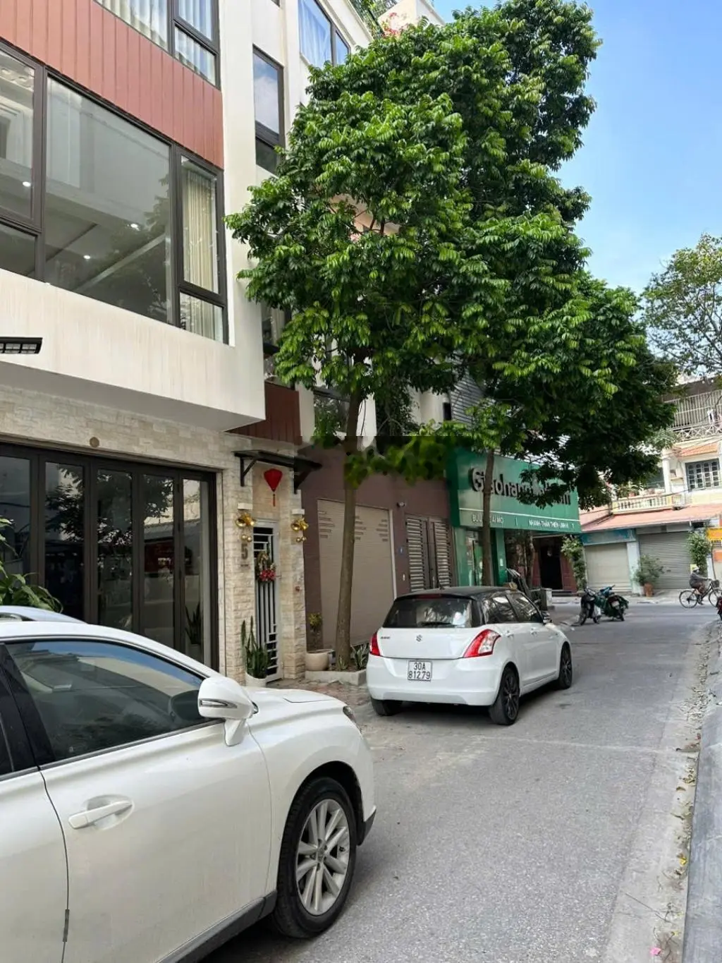 Siêu phẩm bồ đề - mặt tiền rộng - vỉa hè hai bên - thang máy - gara ô tô- vị trí vip long biên