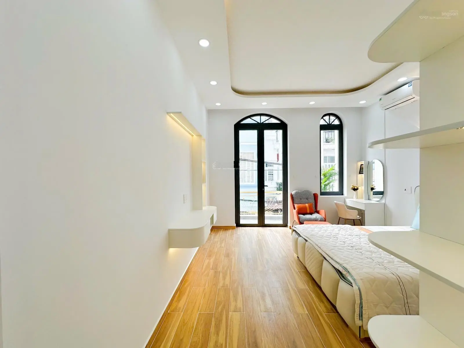 Bán nhà sổ riêng 58,9m2 xây dựng 4 tầng full nội thất gần sát Quận 7 chỉ 300m