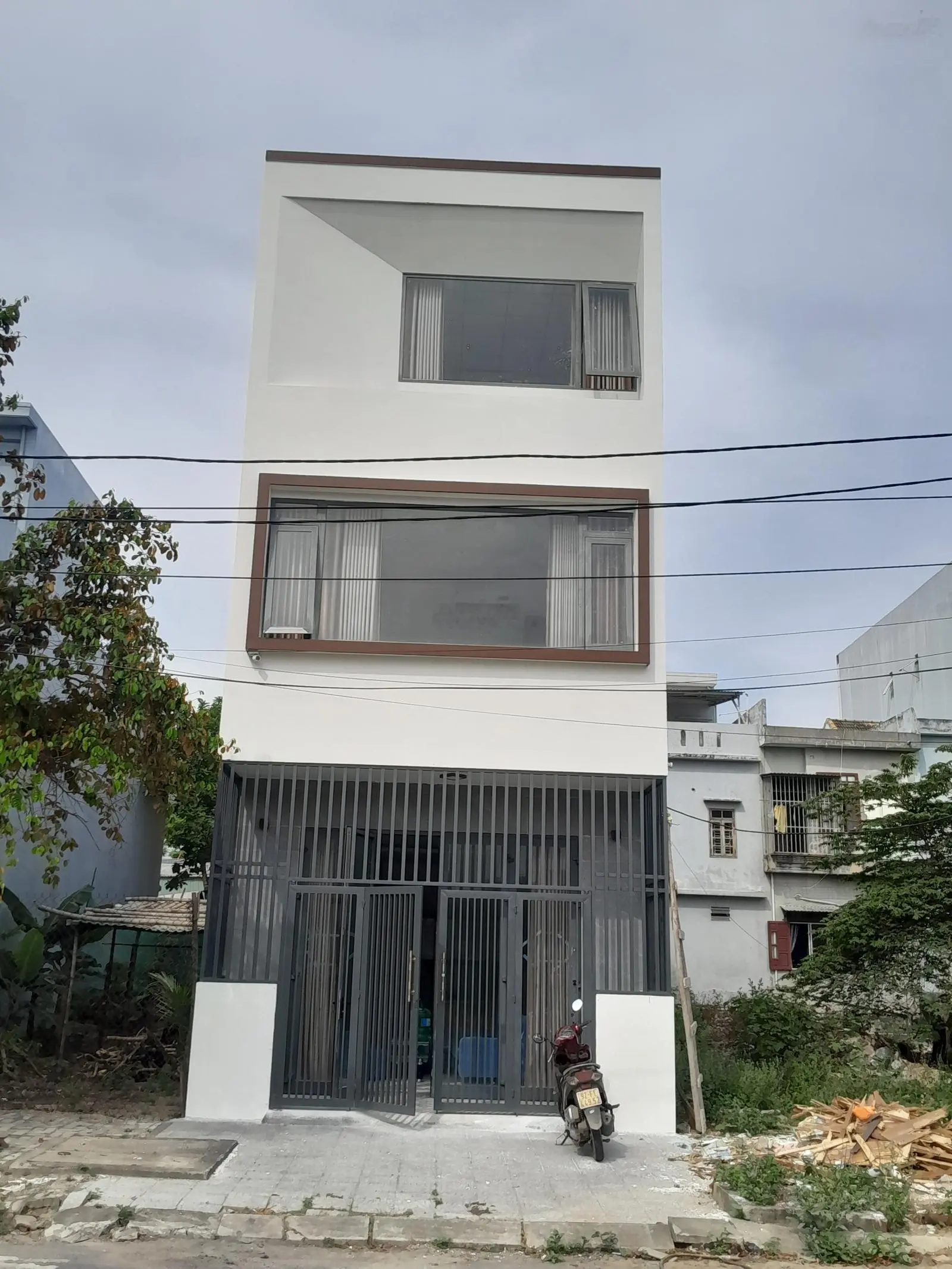 Tôi cần bán khách sạn kim căn hô 3 tầng đường Nguyễn Xiển quận ngũ hành sơn TP Đà Nẵng